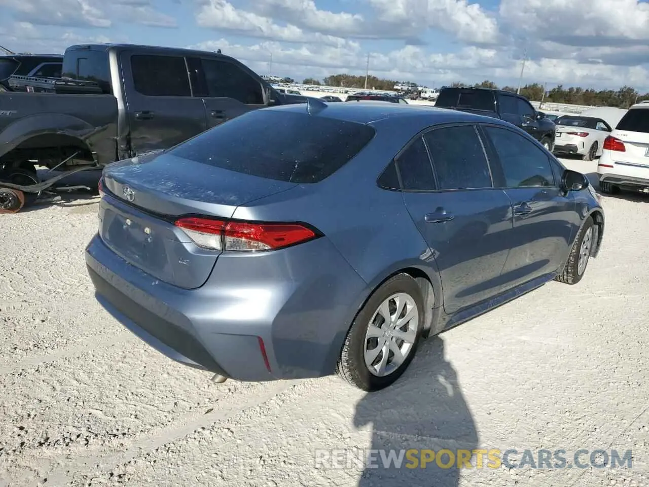 3 Photograph of a damaged car 5YFEPRAE3LP099343 TOYOTA COROLLA 2020