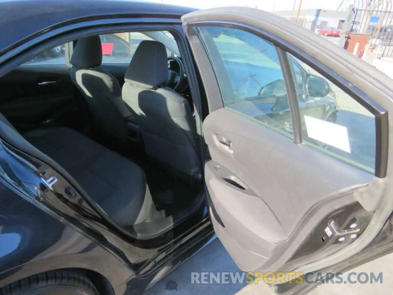 6 Photograph of a damaged car 5YFEPRAE3LP100393 TOYOTA COROLLA 2020