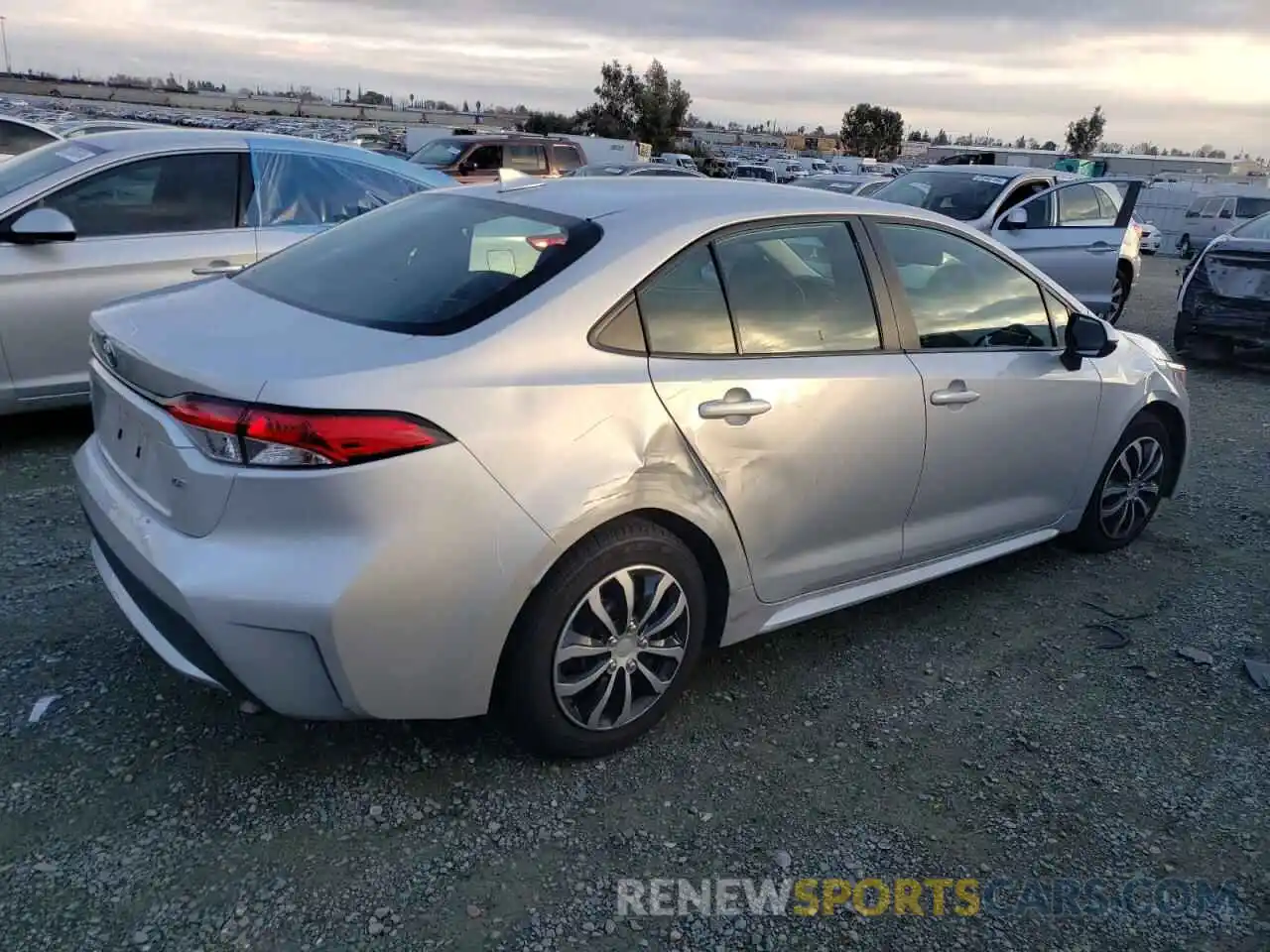 3 Photograph of a damaged car 5YFEPRAE3LP106789 TOYOTA COROLLA 2020