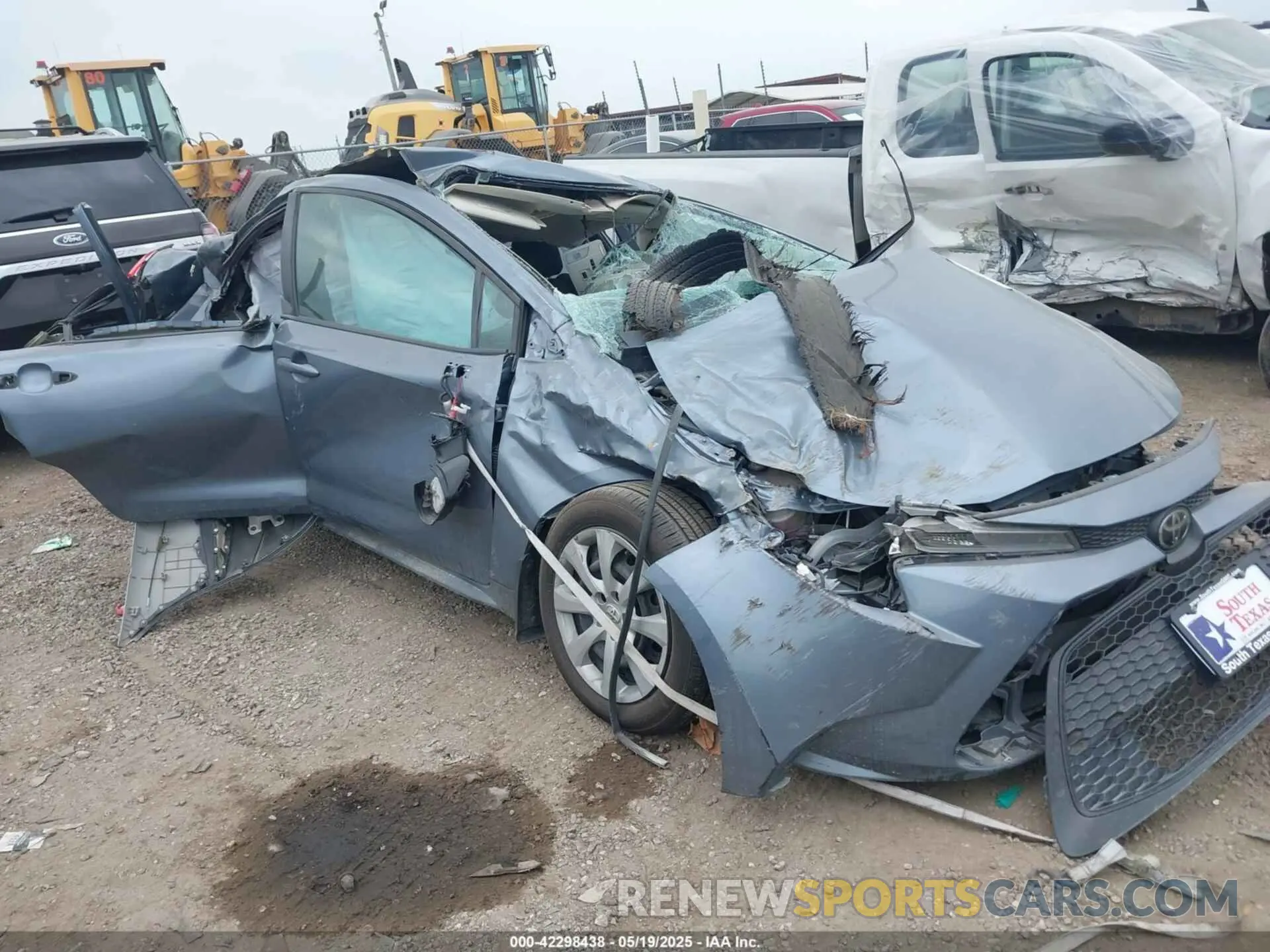 1 Photograph of a damaged car 5YFEPRAE3LP107621 TOYOTA COROLLA 2020