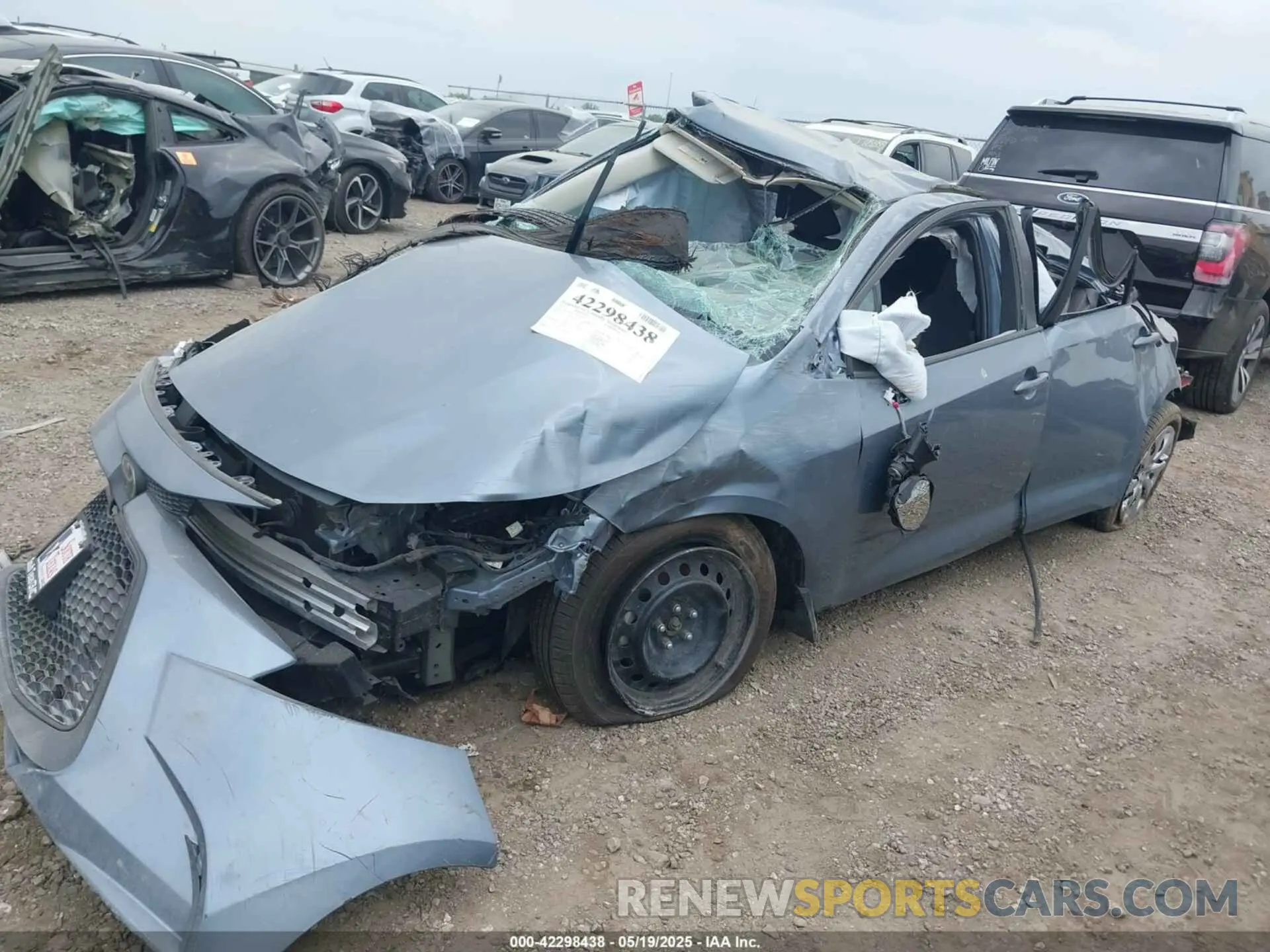 2 Photograph of a damaged car 5YFEPRAE3LP107621 TOYOTA COROLLA 2020