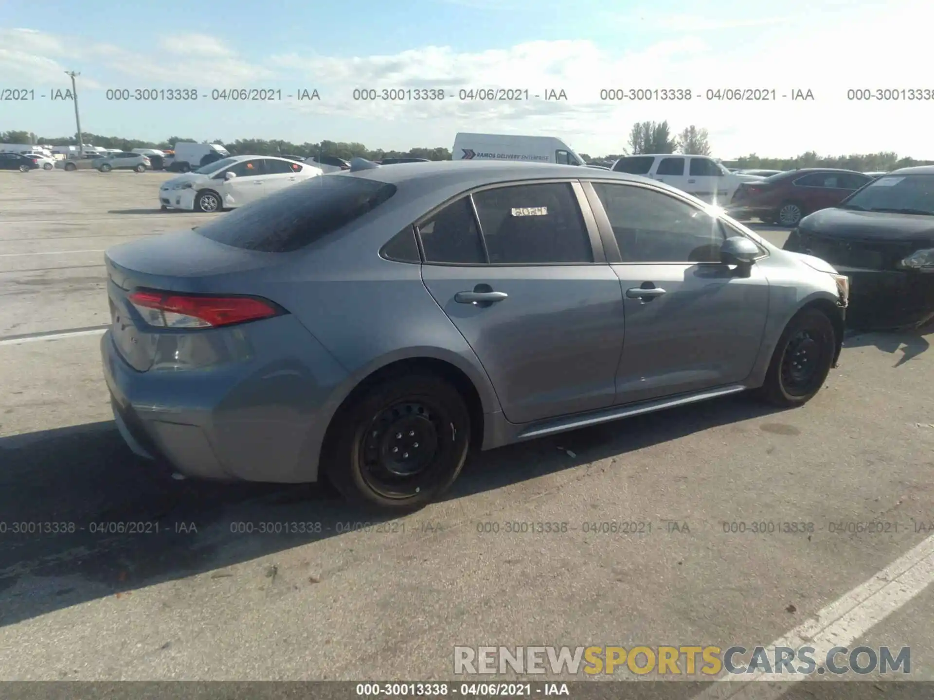 4 Photograph of a damaged car 5YFEPRAE3LP113337 TOYOTA COROLLA 2020