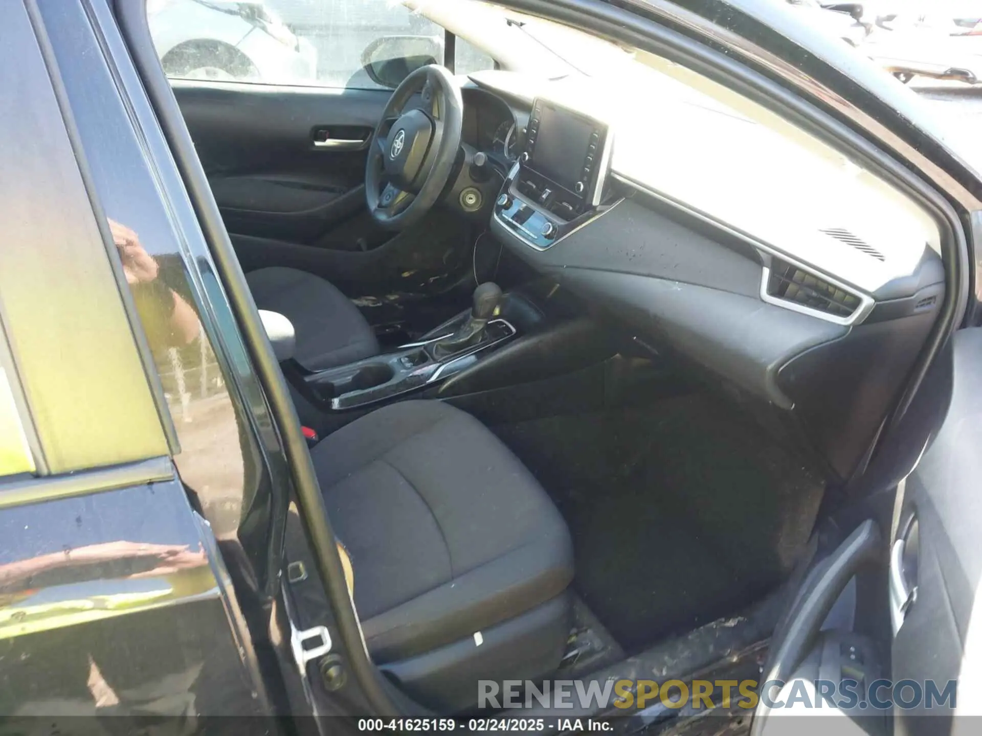5 Photograph of a damaged car 5YFEPRAE3LP114858 TOYOTA COROLLA 2020
