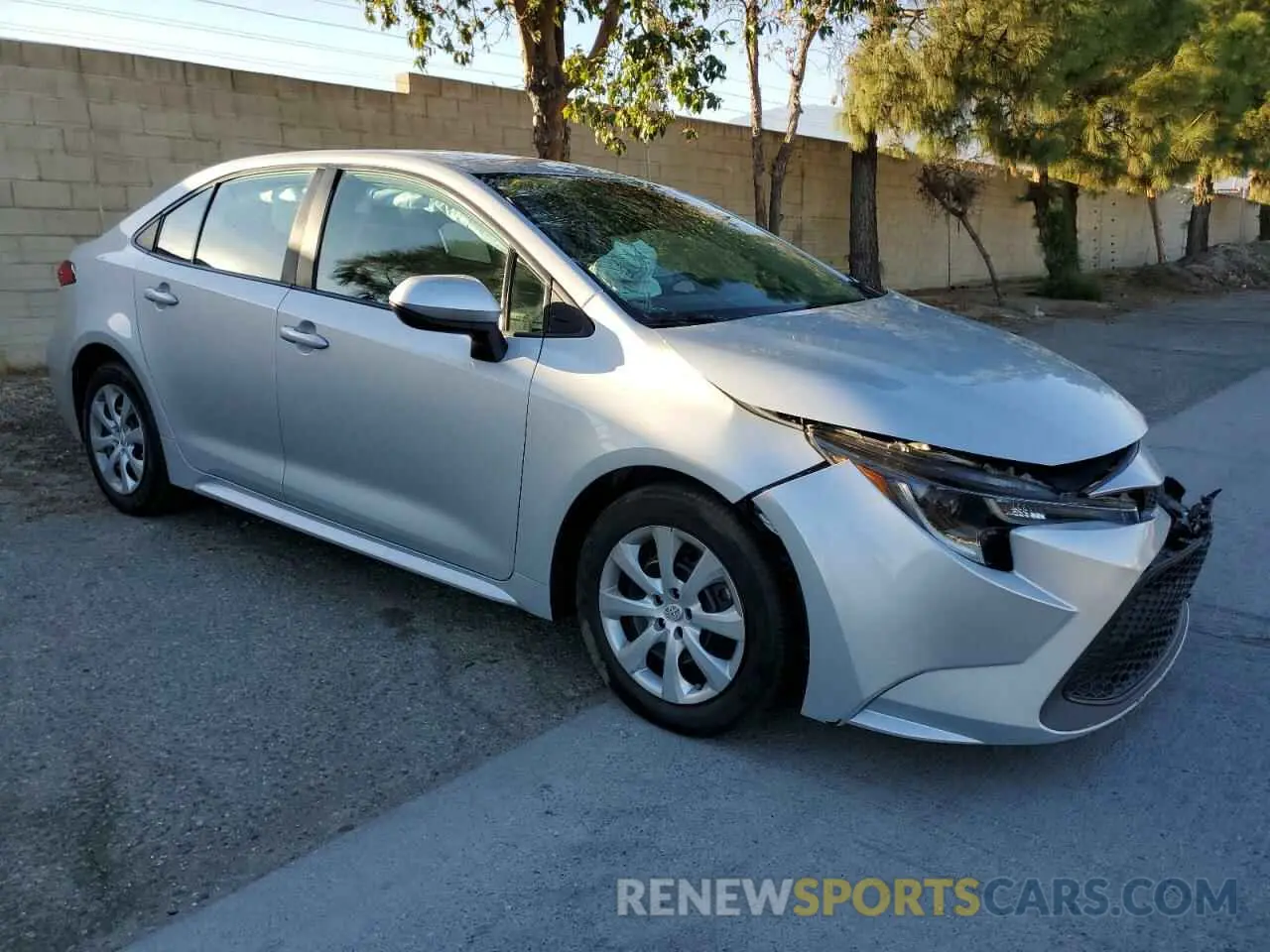 4 Photograph of a damaged car 5YFEPRAE3LP120014 TOYOTA COROLLA 2020