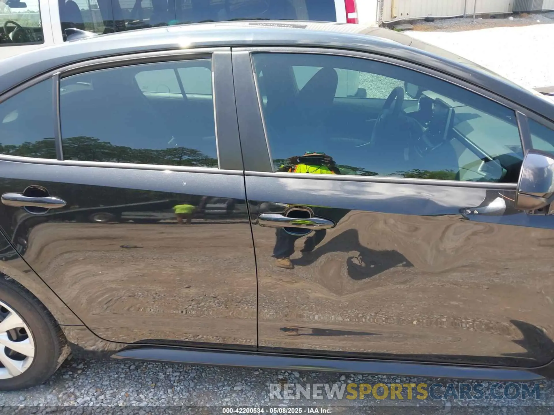 13 Photograph of a damaged car 5YFEPRAE3LP130476 TOYOTA COROLLA 2020