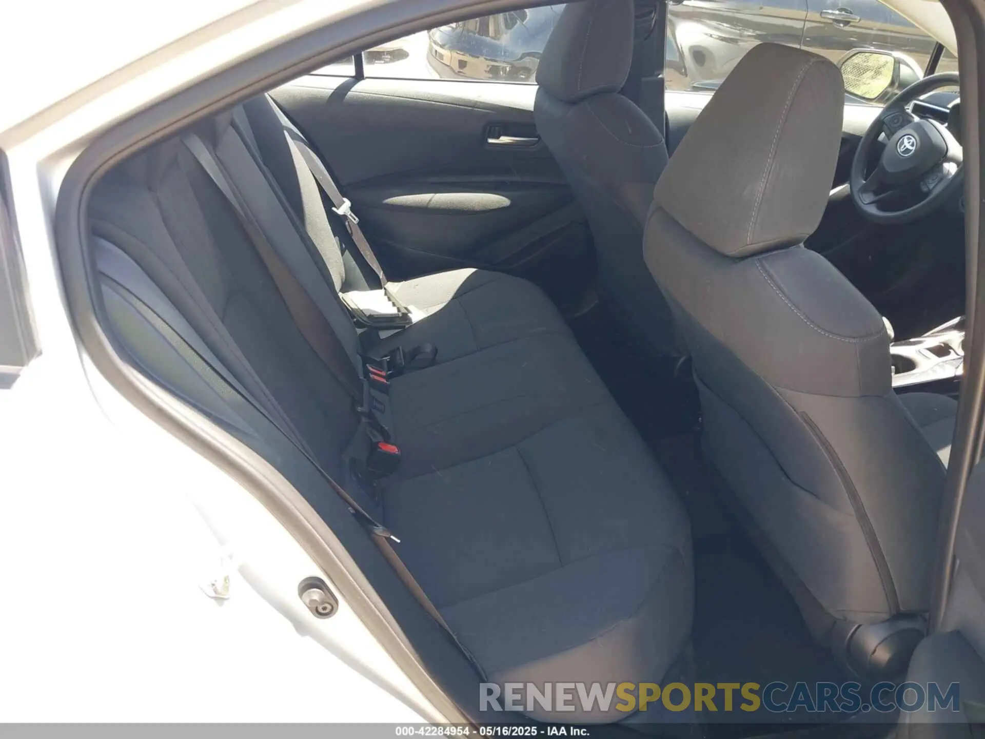 8 Photograph of a damaged car 5YFEPRAE3LP133698 TOYOTA COROLLA 2020