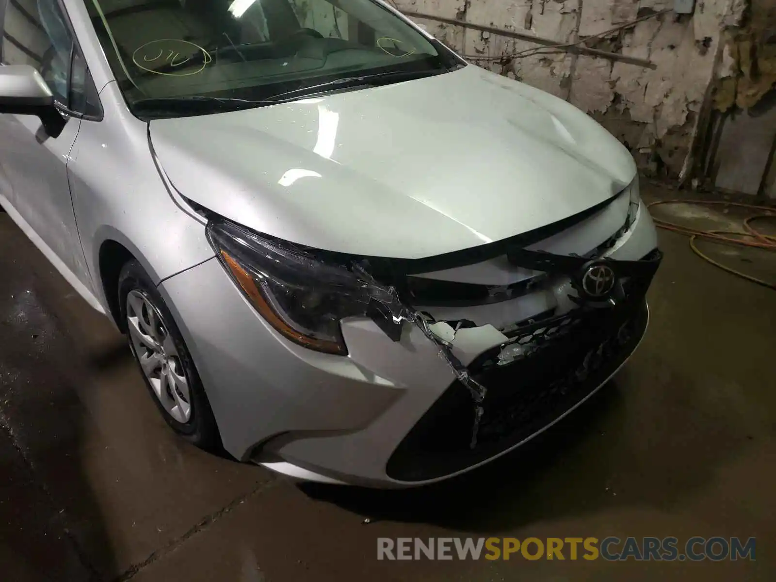 9 Photograph of a damaged car 5YFEPRAE3LP136214 TOYOTA COROLLA 2020