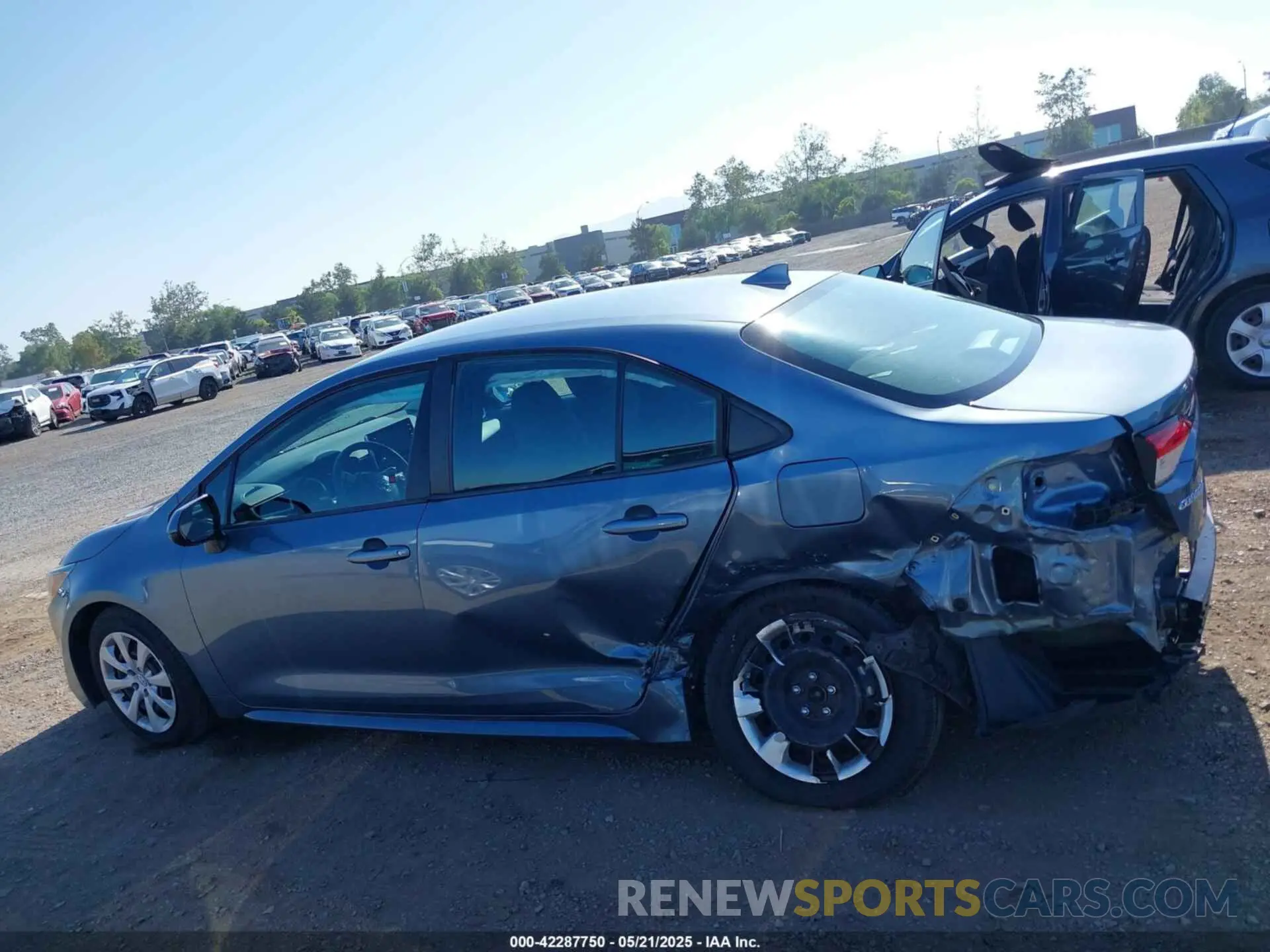 15 Photograph of a damaged car 5YFEPRAE3LP139033 TOYOTA COROLLA 2020