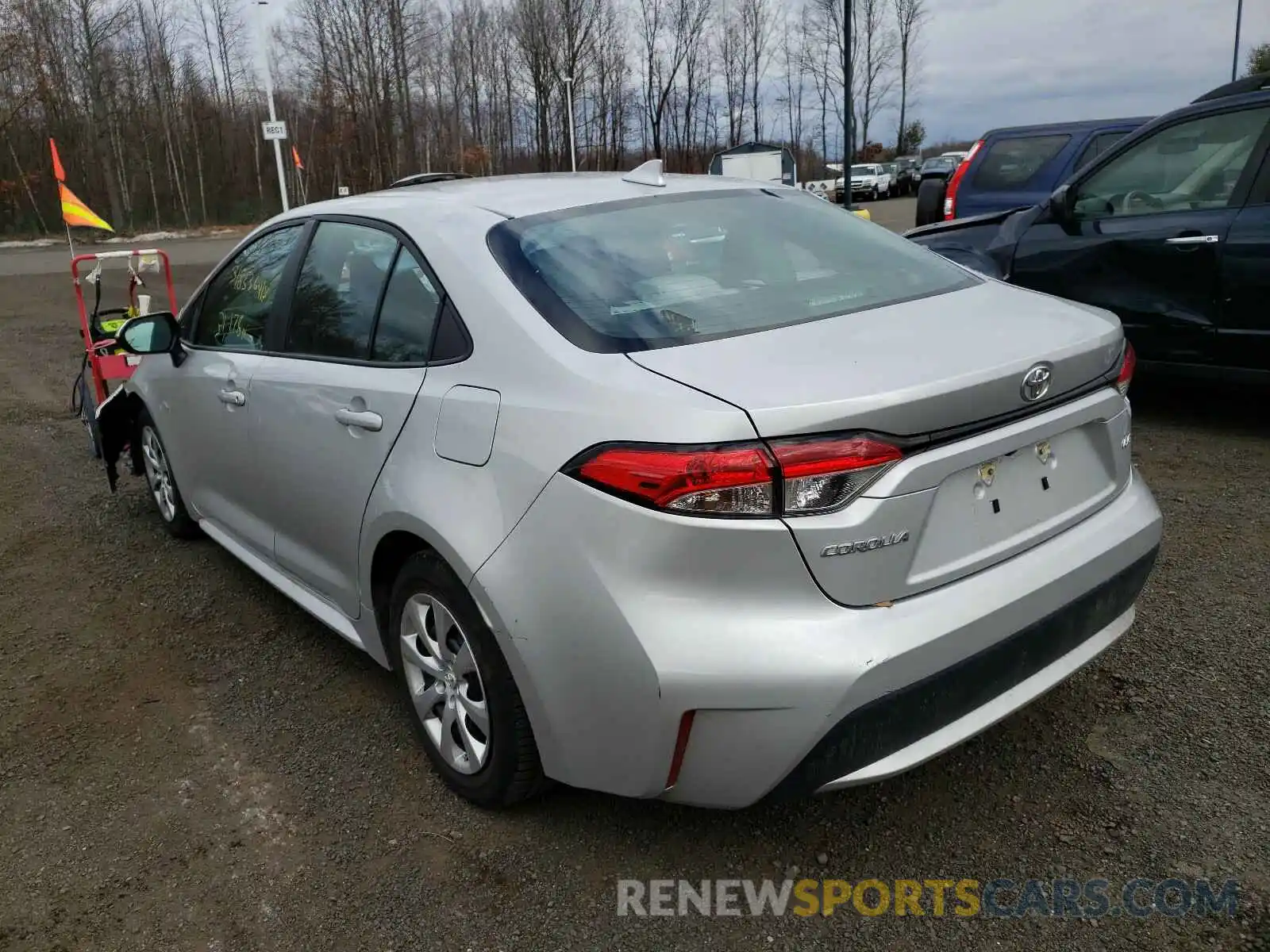 3 Photograph of a damaged car 5YFEPRAE4LP047395 TOYOTA COROLLA 2020