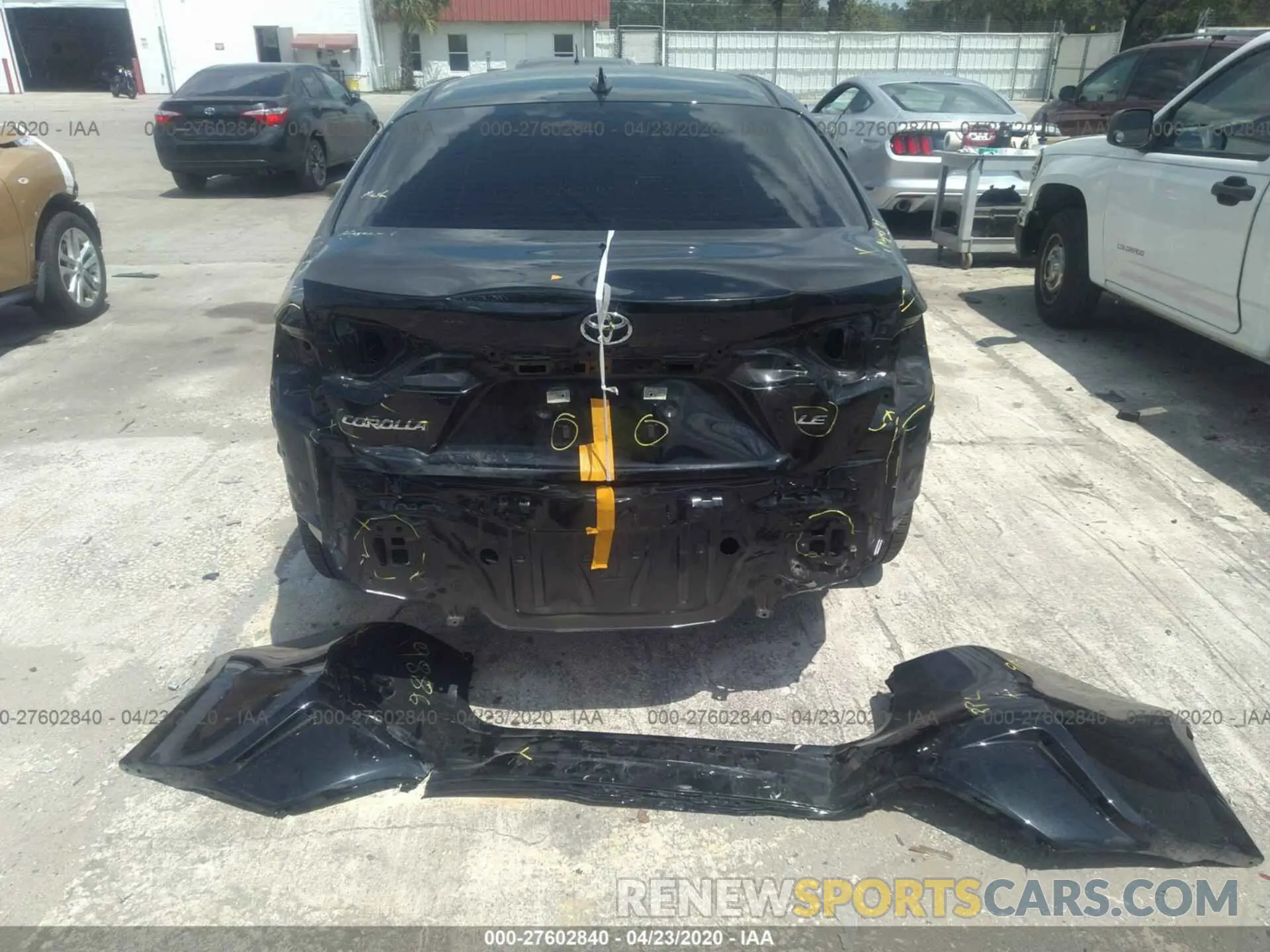 6 Photograph of a damaged car 5YFEPRAE4LP060051 TOYOTA COROLLA 2020
