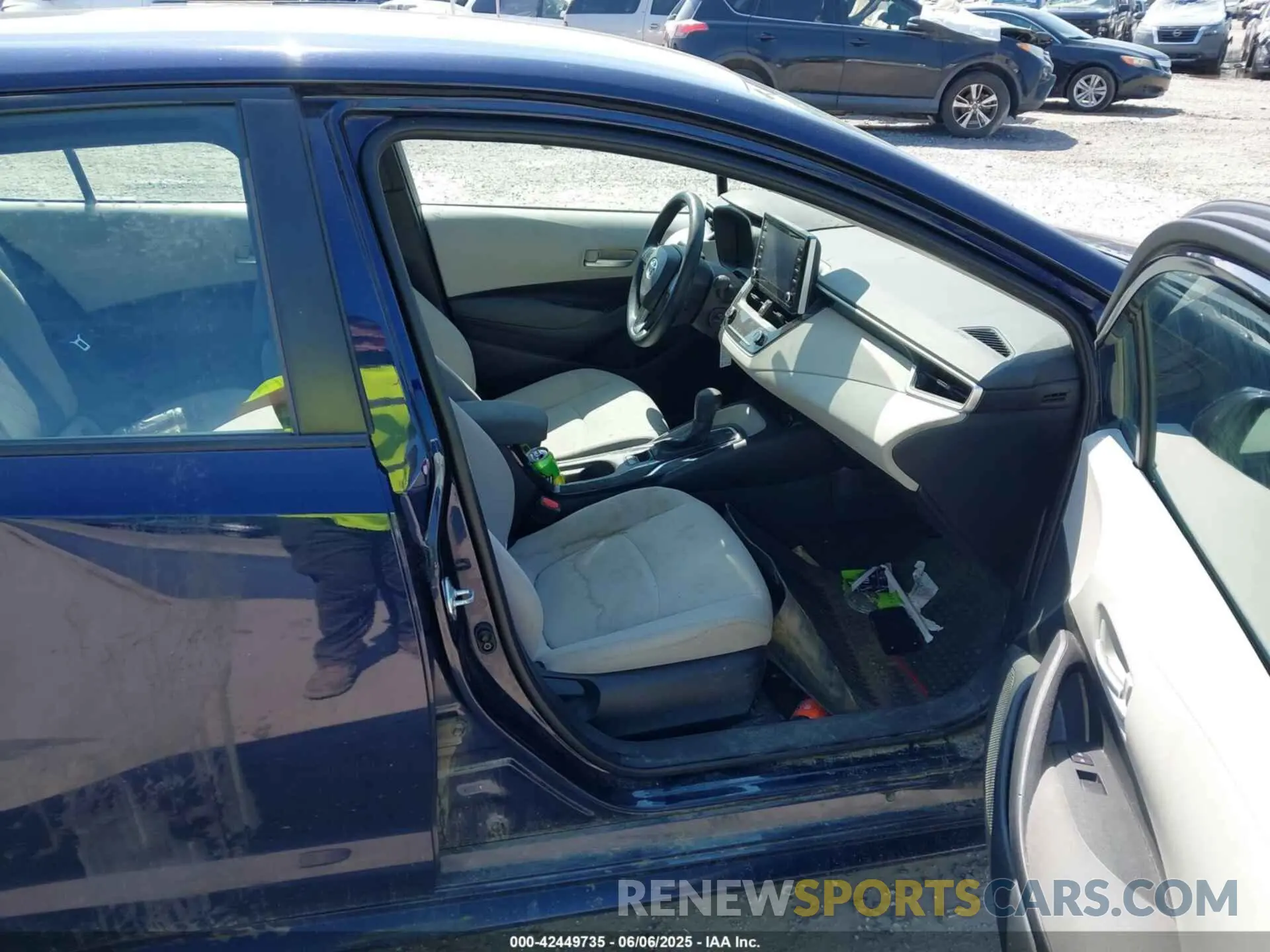 5 Photograph of a damaged car 5YFEPRAE4LP067386 TOYOTA COROLLA 2020