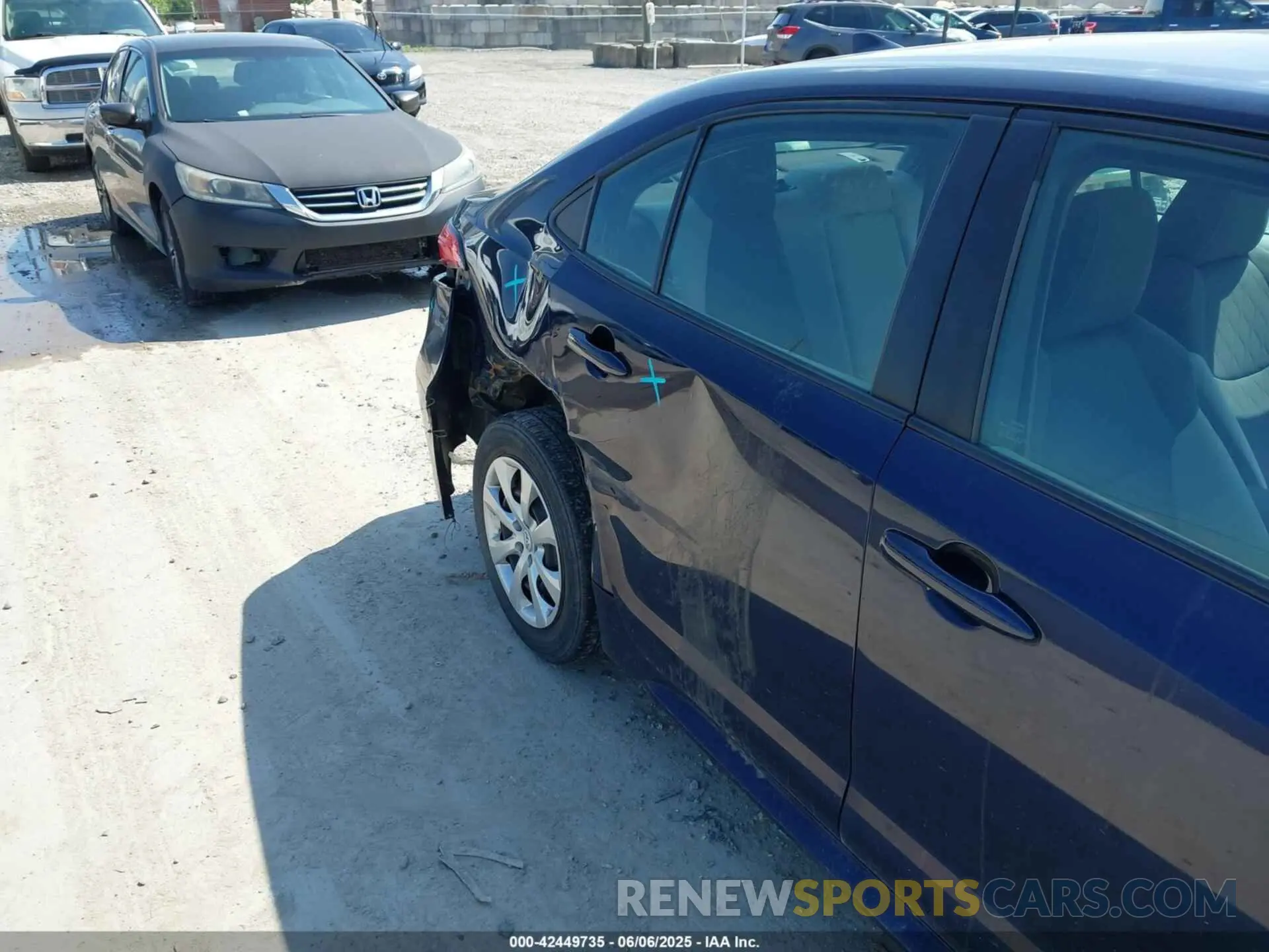 6 Photograph of a damaged car 5YFEPRAE4LP067386 TOYOTA COROLLA 2020