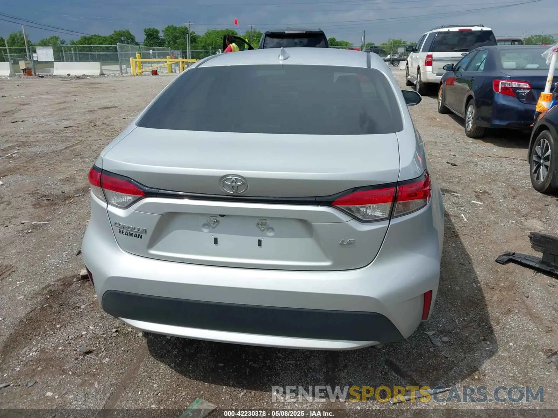 17 Photograph of a damaged car 5YFEPRAE4LP072992 TOYOTA COROLLA 2020