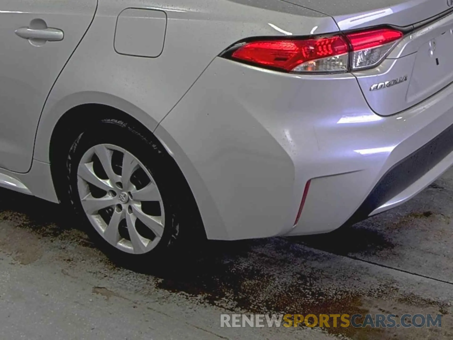 10 Photograph of a damaged car 5YFEPRAE4LP073804 TOYOTA COROLLA 2020