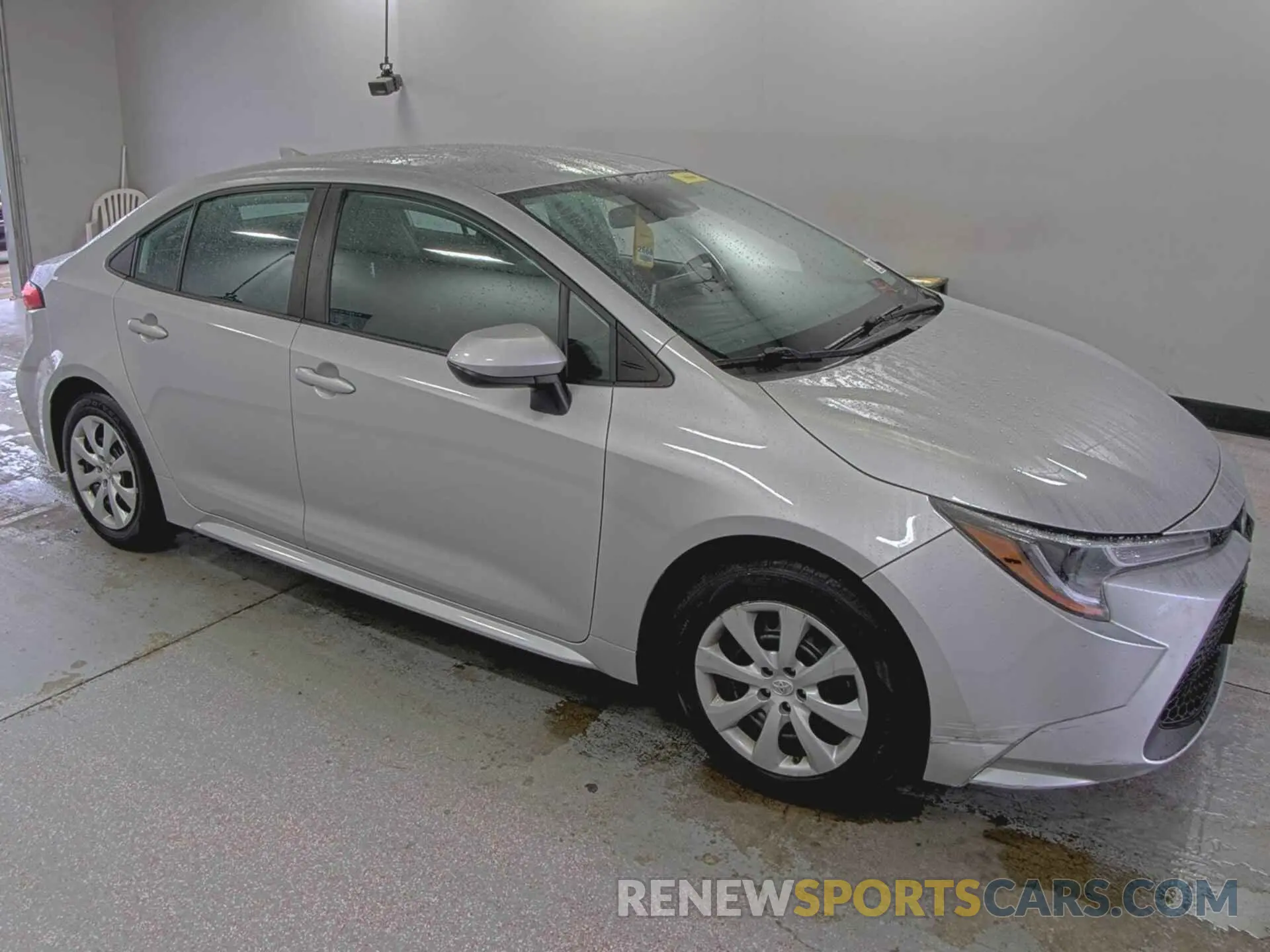 33 Photograph of a damaged car 5YFEPRAE4LP073804 TOYOTA COROLLA 2020