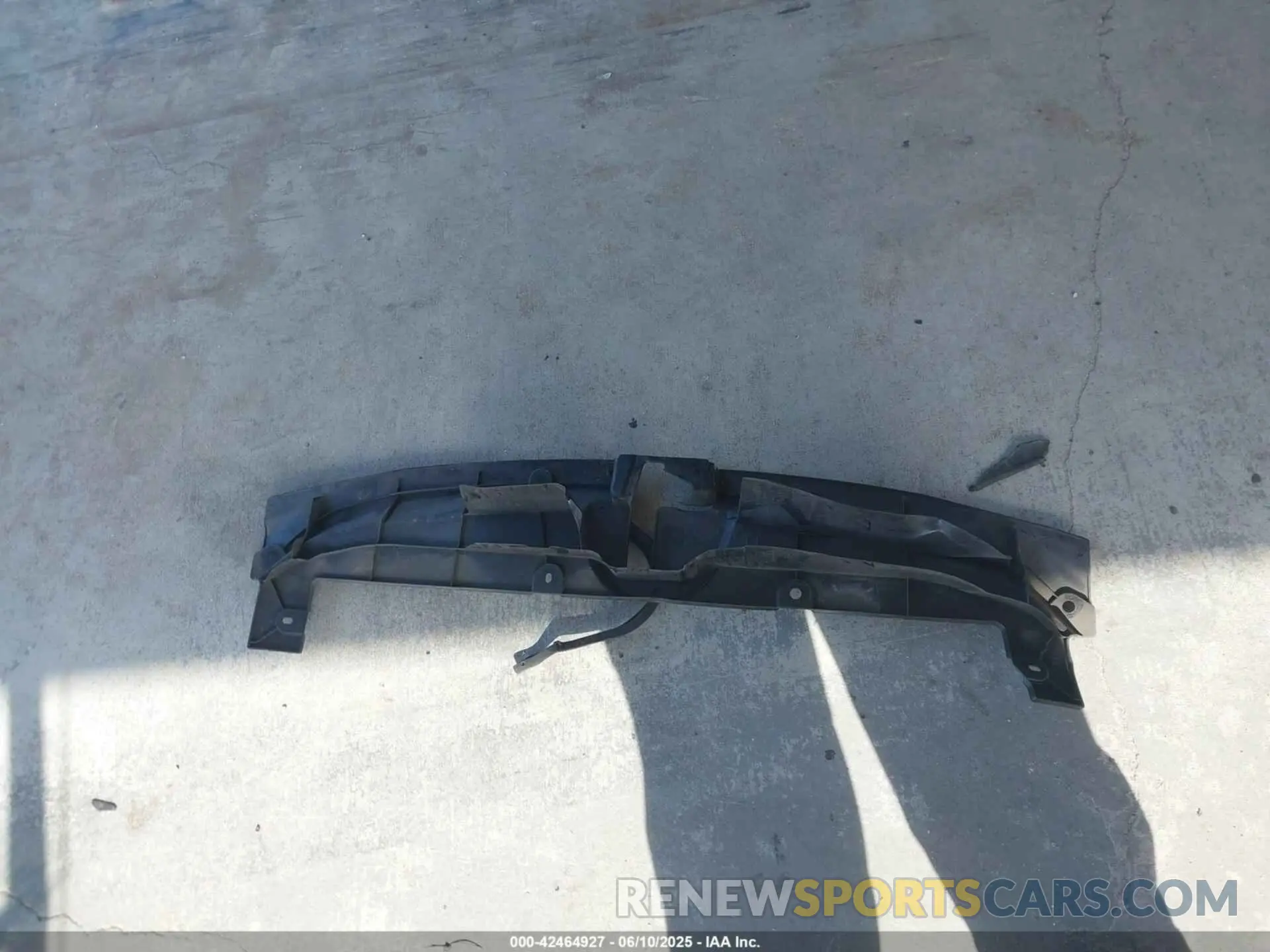 12 Photograph of a damaged car 5YFEPRAE4LP089131 TOYOTA COROLLA 2020
