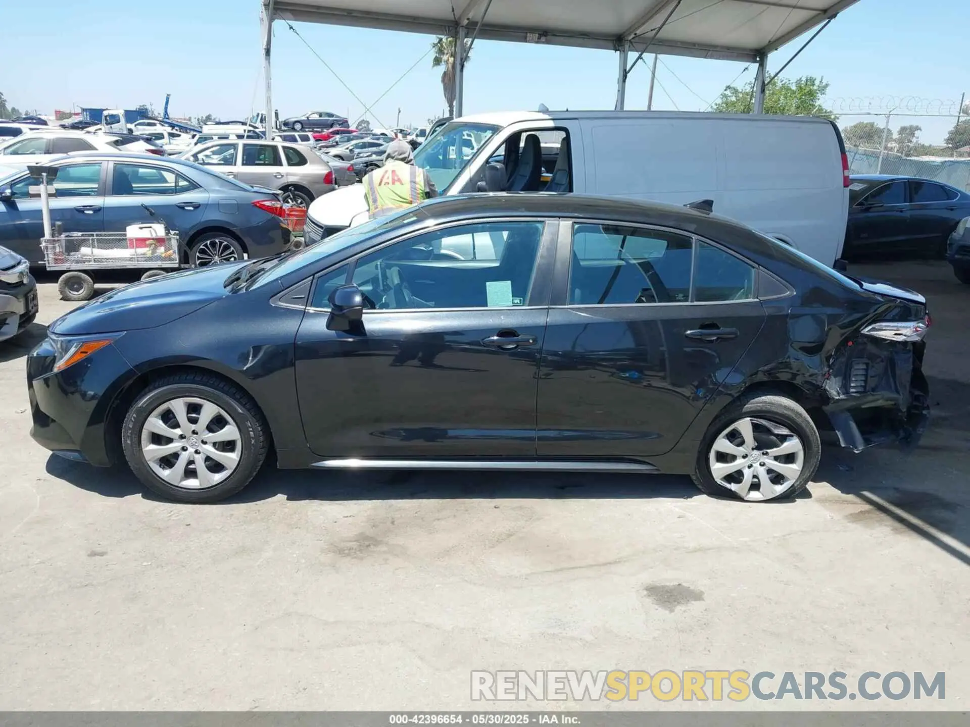14 Photograph of a damaged car 5YFEPRAE4LP095365 TOYOTA COROLLA 2020