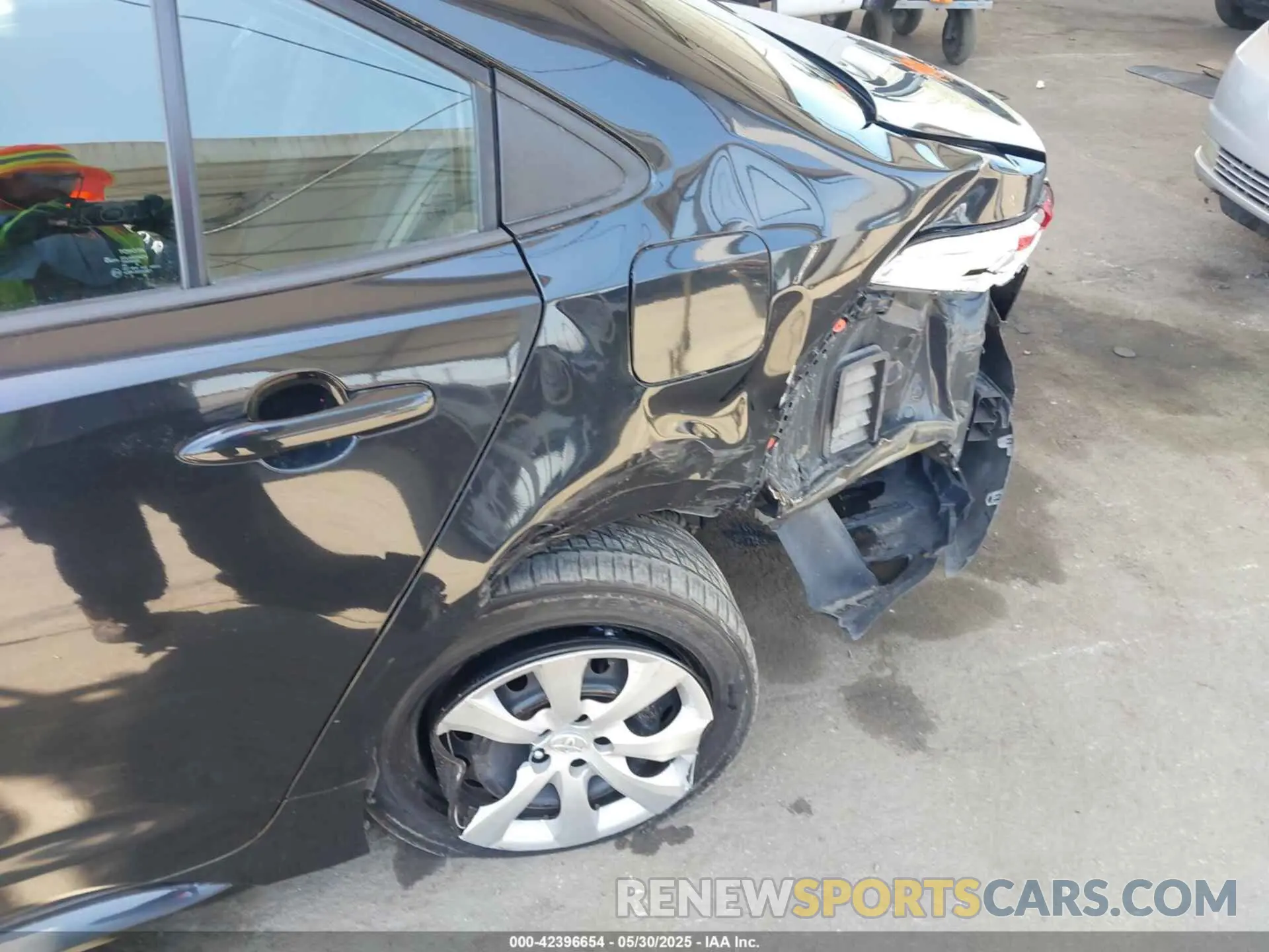 6 Photograph of a damaged car 5YFEPRAE4LP095365 TOYOTA COROLLA 2020