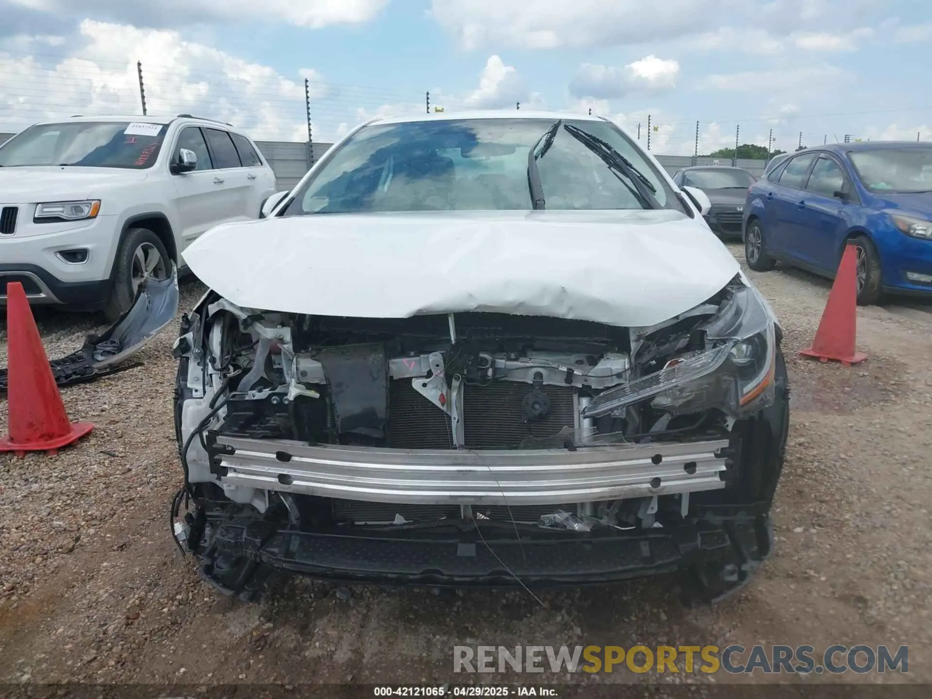 12 Photograph of a damaged car 5YFEPRAE4LP095592 TOYOTA COROLLA 2020