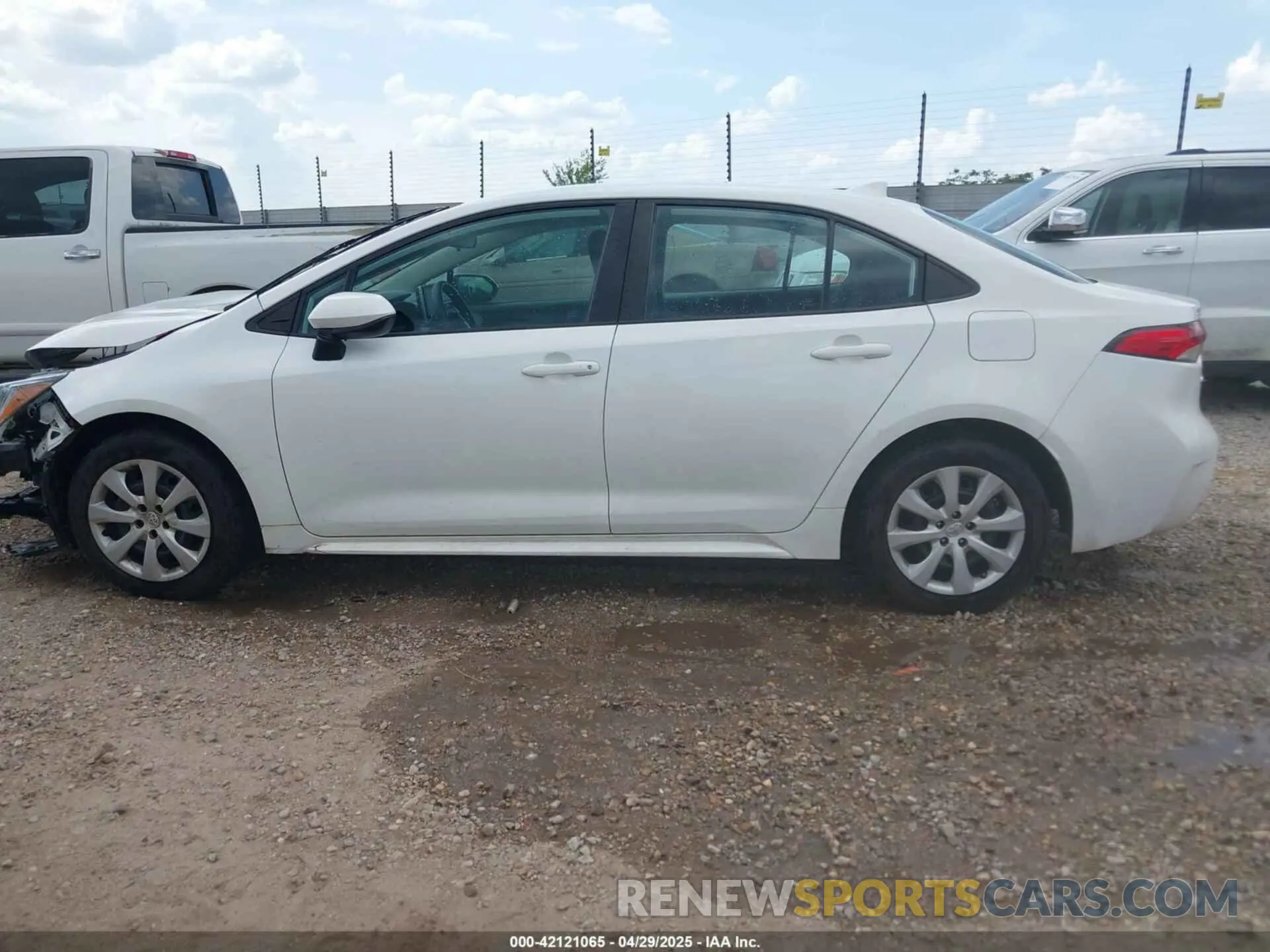 14 Photograph of a damaged car 5YFEPRAE4LP095592 TOYOTA COROLLA 2020