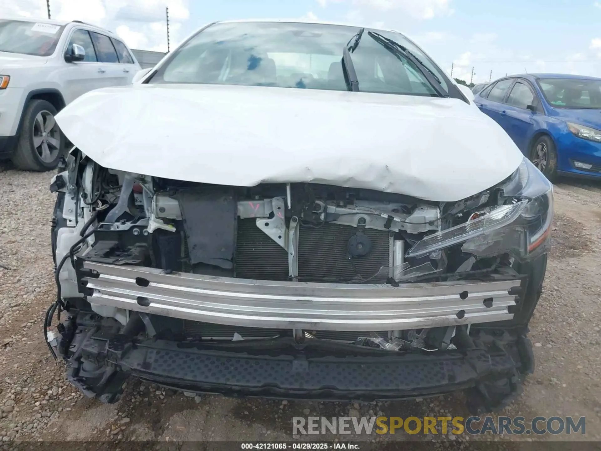 6 Photograph of a damaged car 5YFEPRAE4LP095592 TOYOTA COROLLA 2020