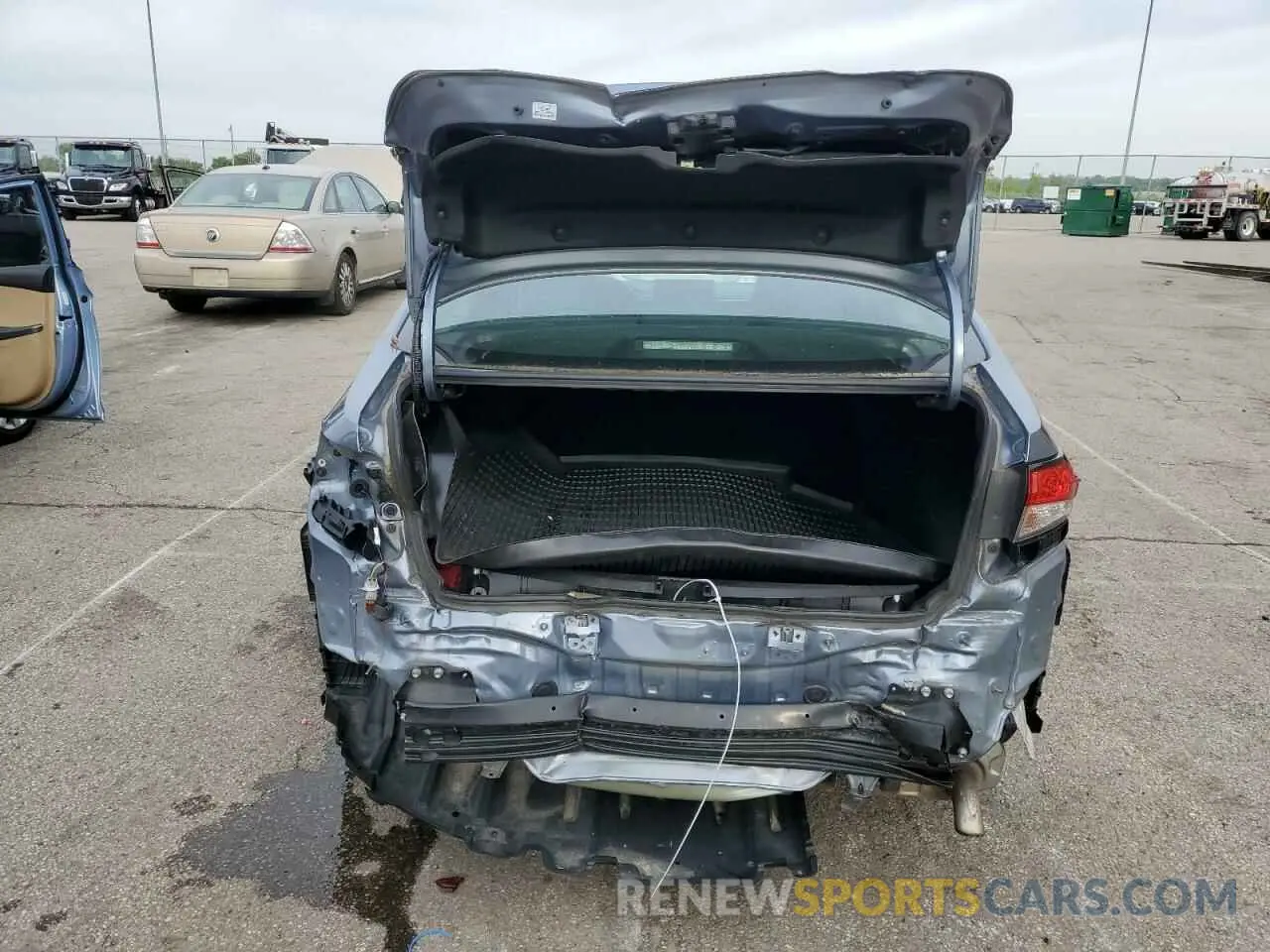 6 Photograph of a damaged car 5YFEPRAE4LP105232 TOYOTA COROLLA 2020