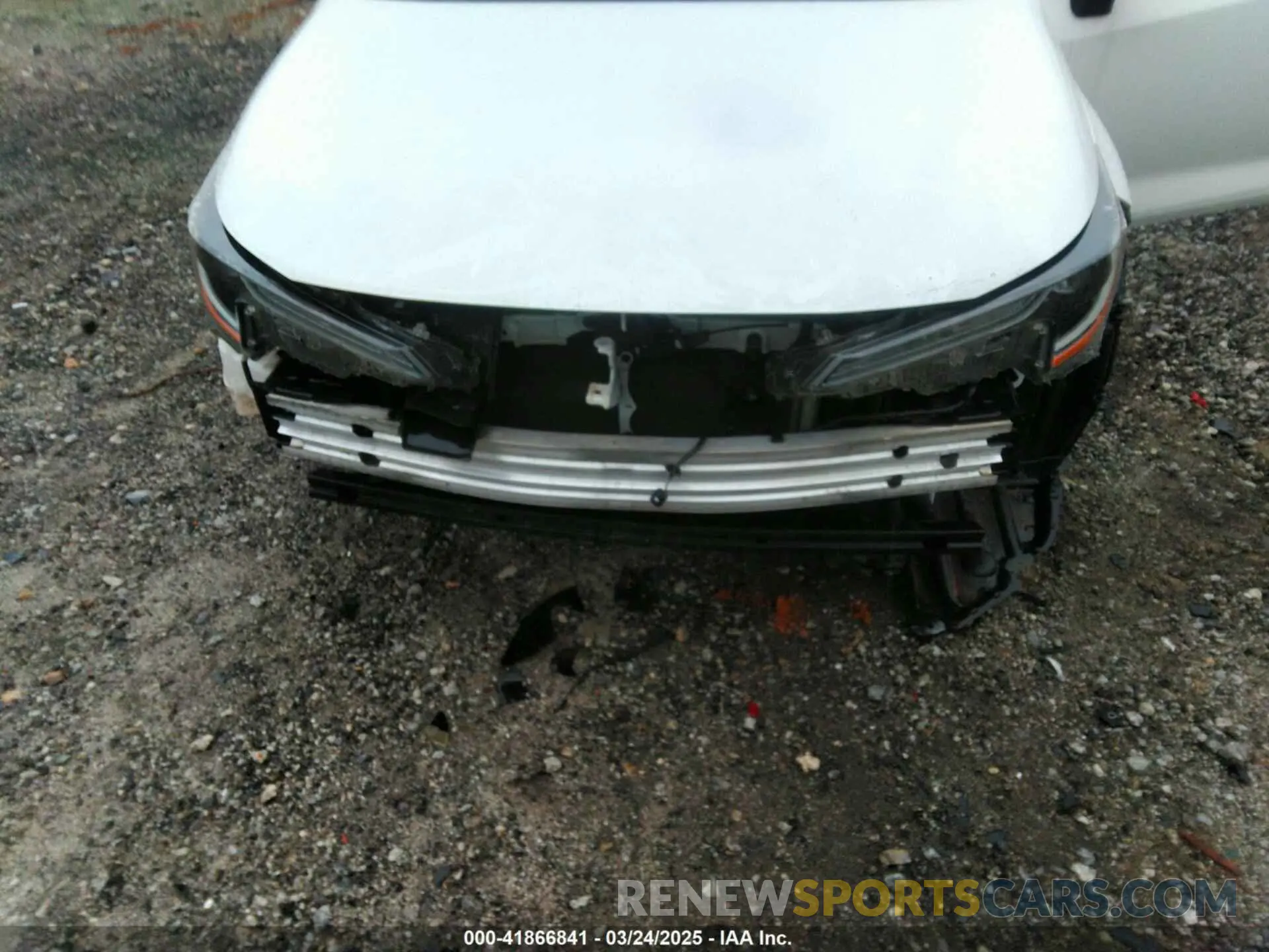 6 Photograph of a damaged car 5YFEPRAE4LP120653 TOYOTA COROLLA 2020