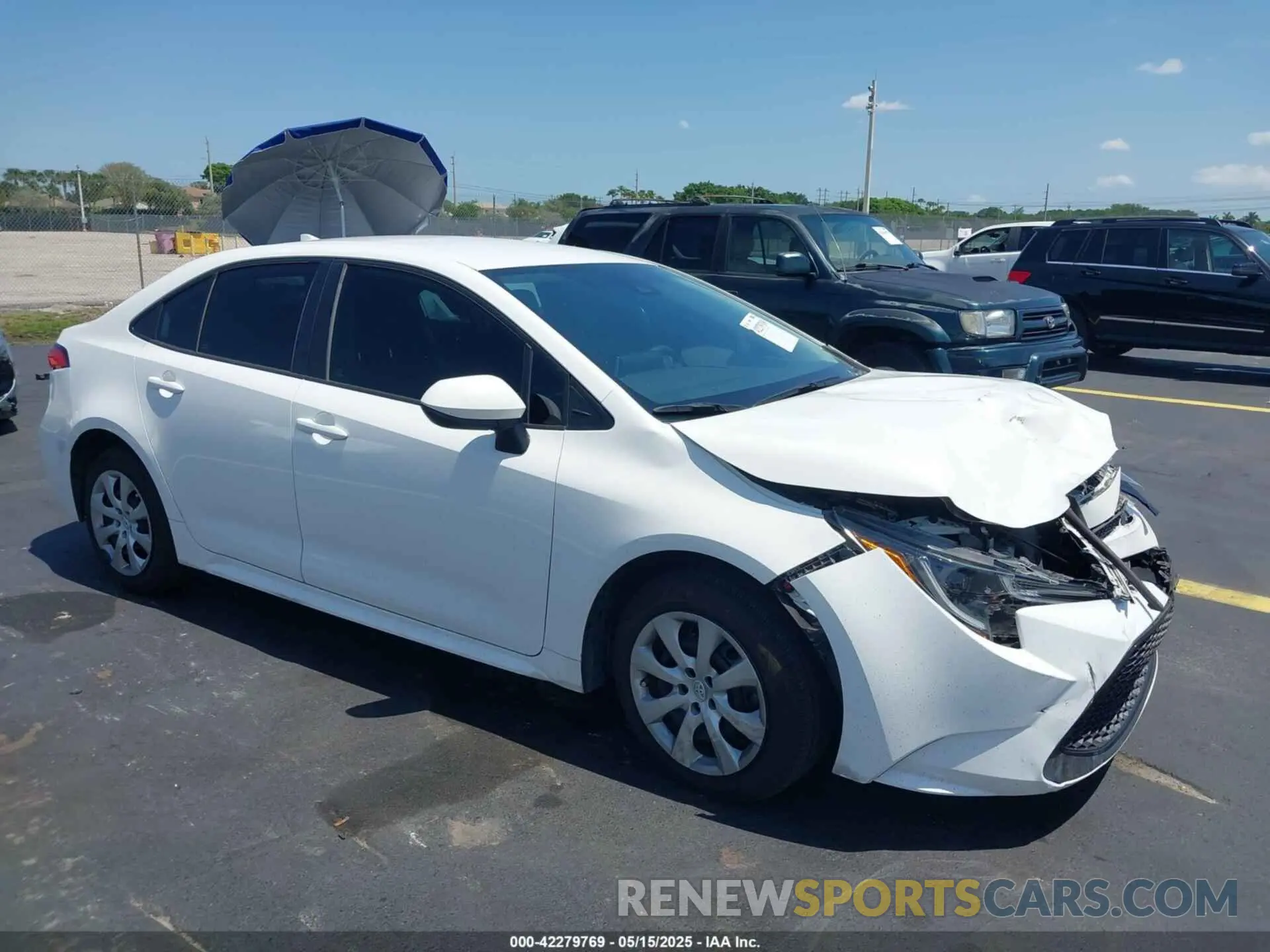 1 Photograph of a damaged car 5YFEPRAE4LP128560 TOYOTA COROLLA 2020