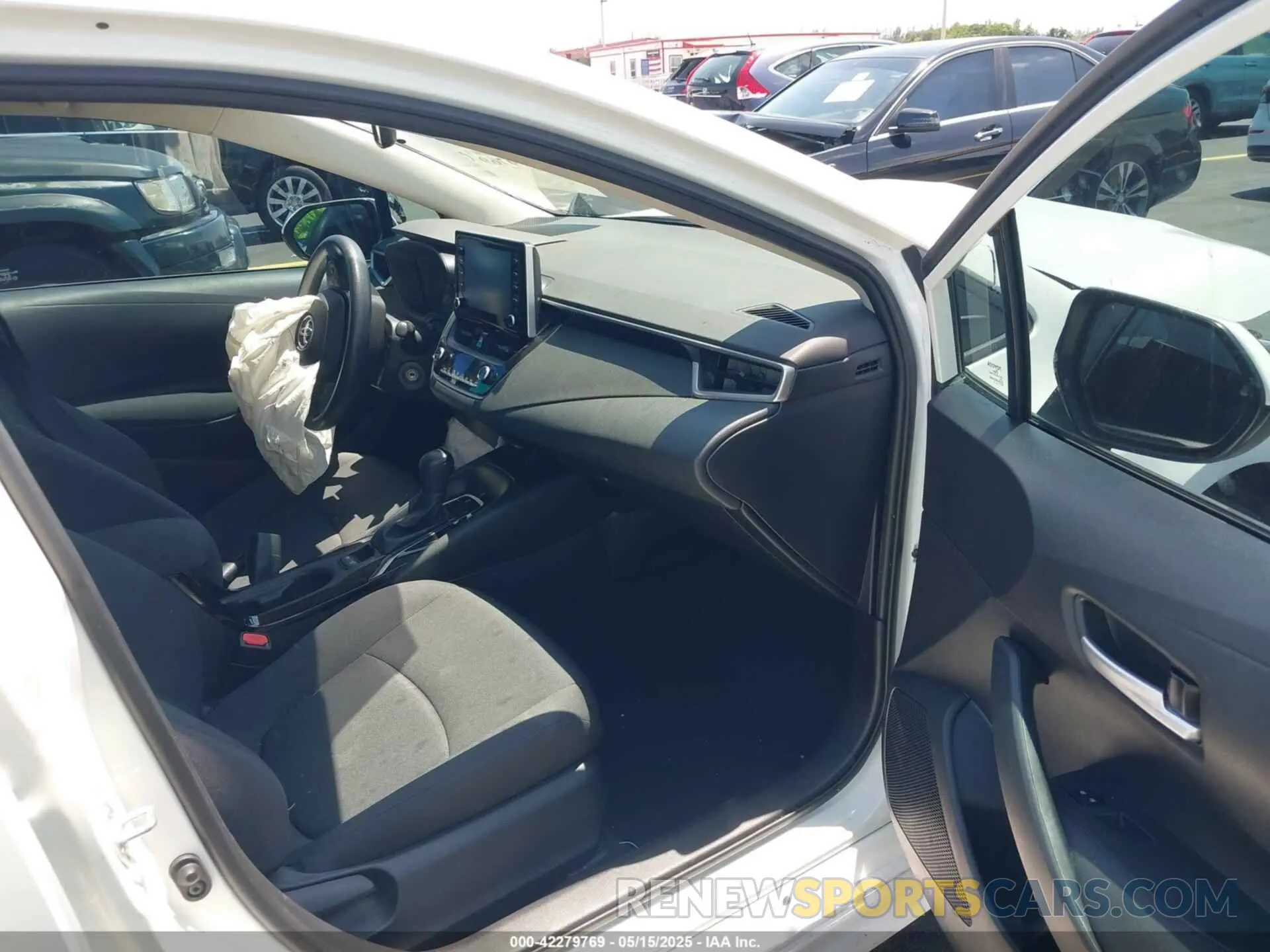 5 Photograph of a damaged car 5YFEPRAE4LP128560 TOYOTA COROLLA 2020