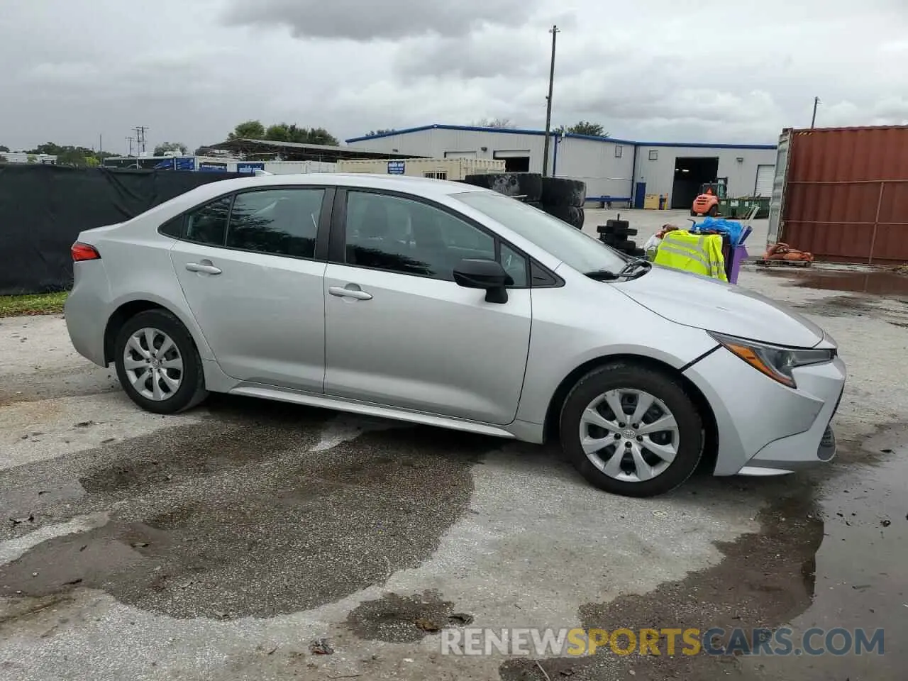 4 Photograph of a damaged car 5YFEPRAE4LP133712 TOYOTA COROLLA 2020