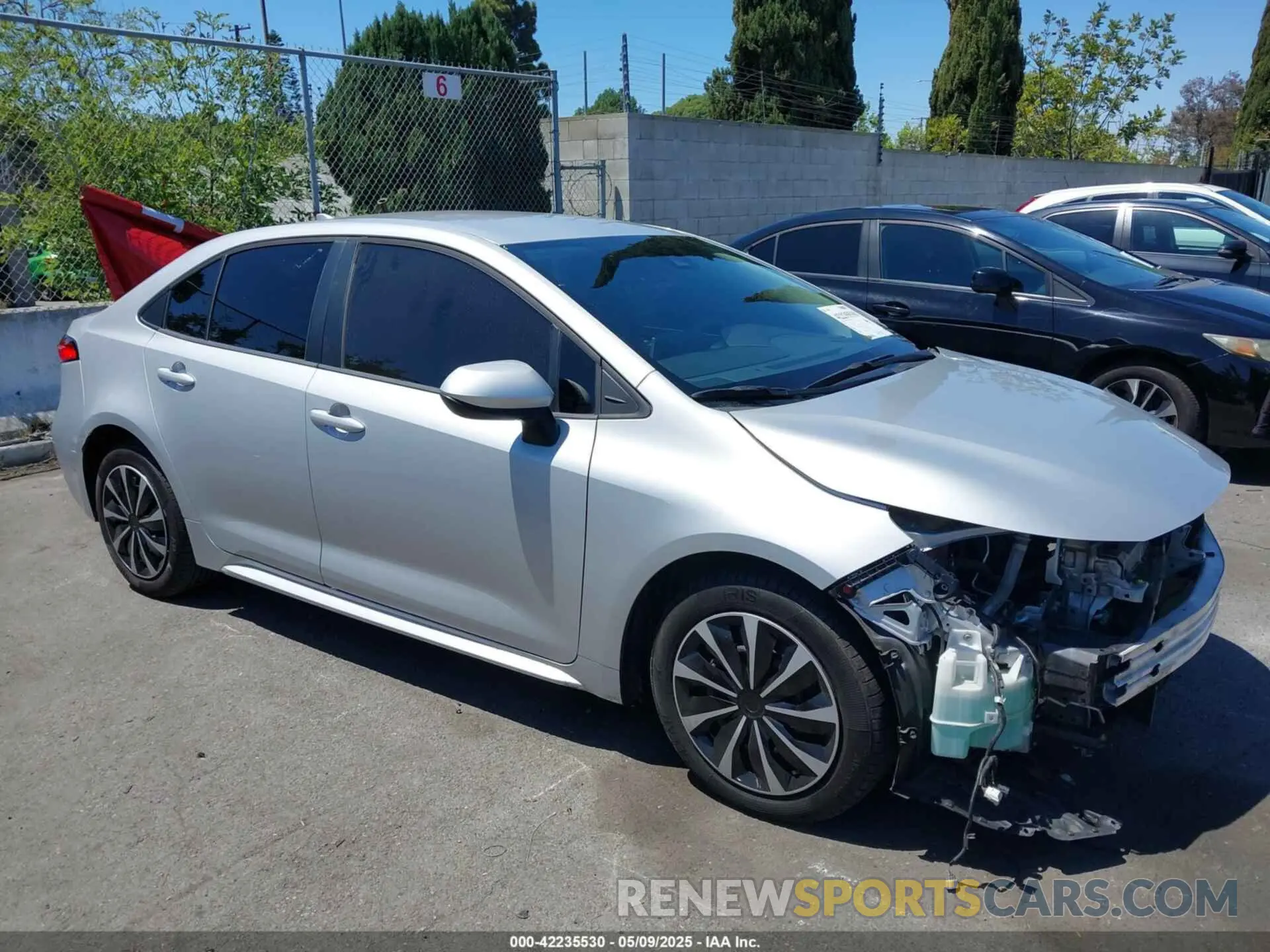 1 Photograph of a damaged car 5YFEPRAE5LP005883 TOYOTA COROLLA 2020