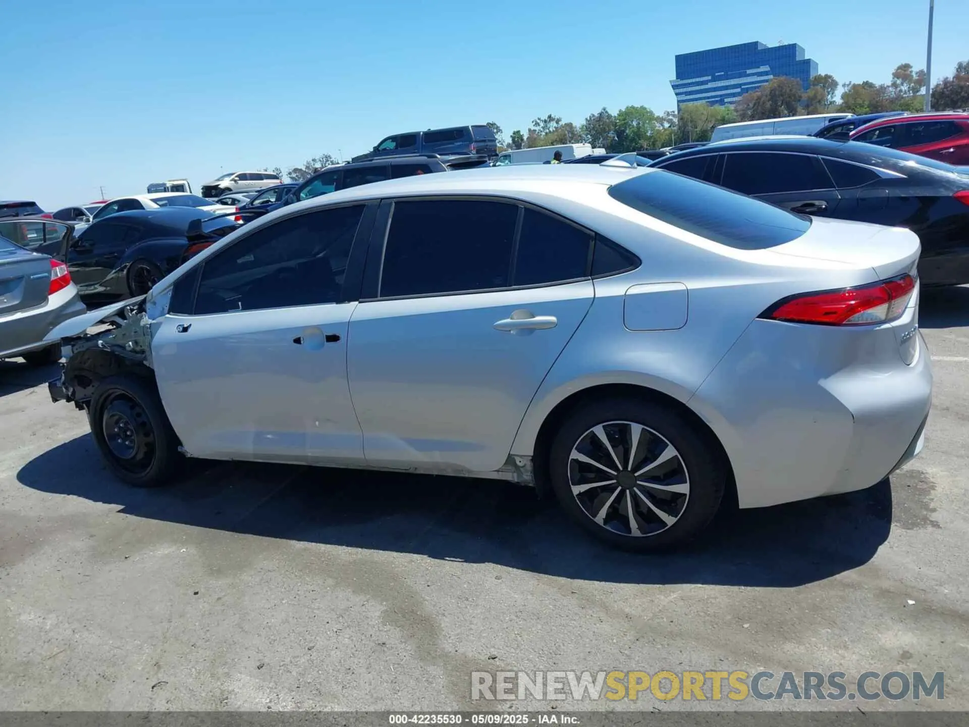 15 Photograph of a damaged car 5YFEPRAE5LP005883 TOYOTA COROLLA 2020