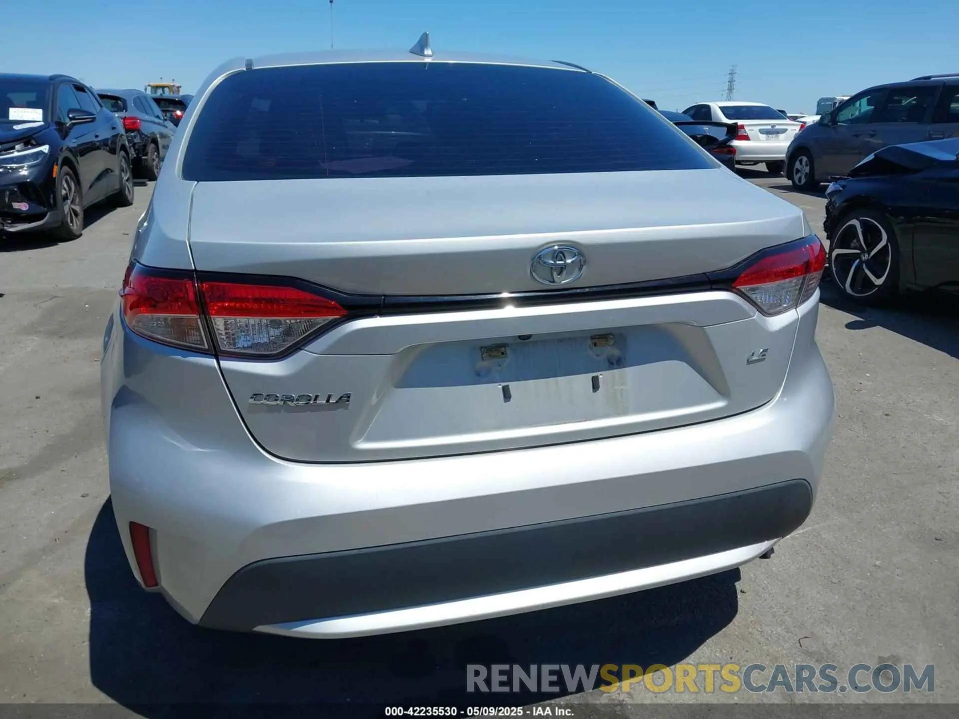 17 Photograph of a damaged car 5YFEPRAE5LP005883 TOYOTA COROLLA 2020