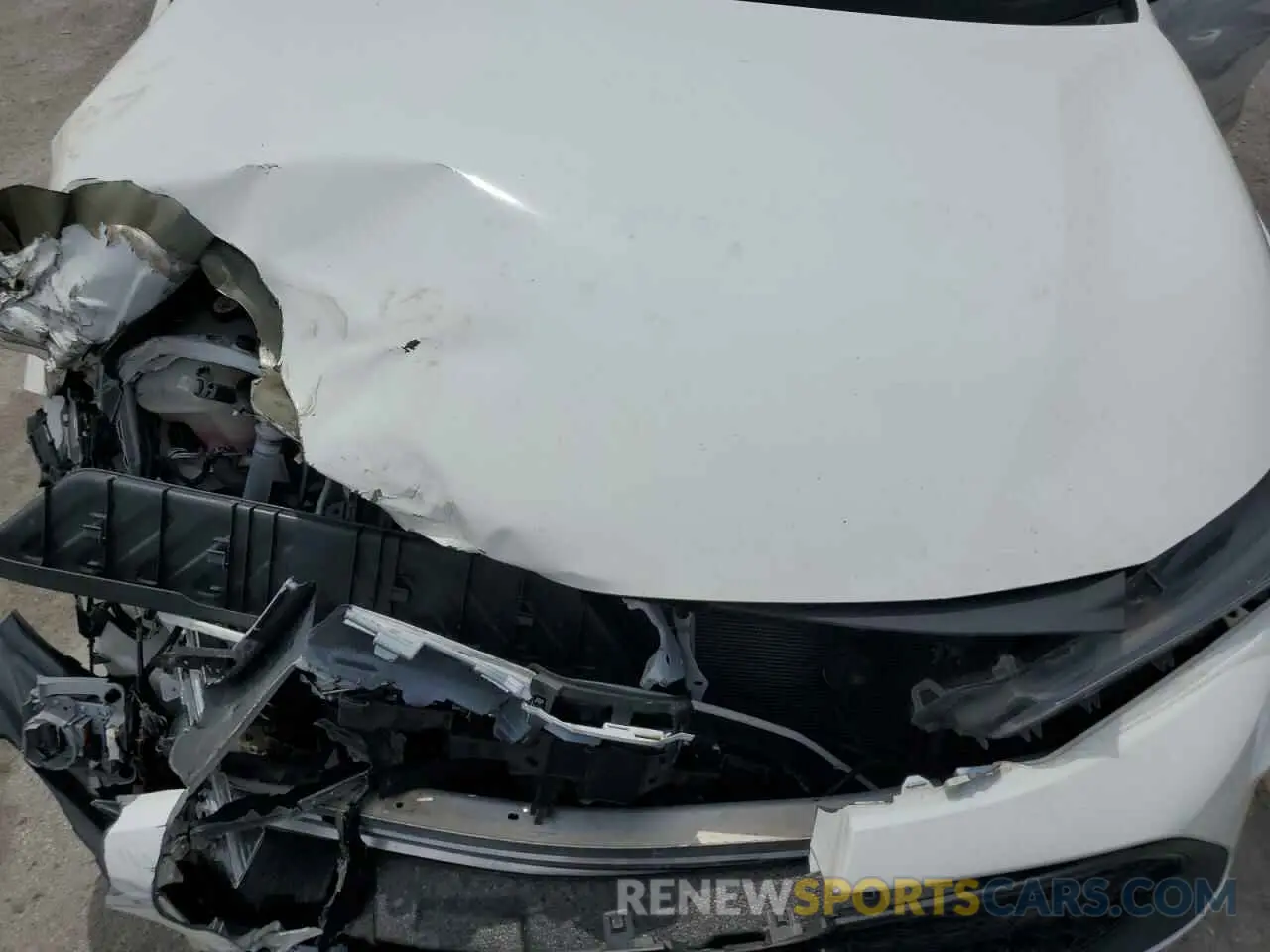 11 Photograph of a damaged car 5YFEPRAE5LP053528 TOYOTA COROLLA 2020