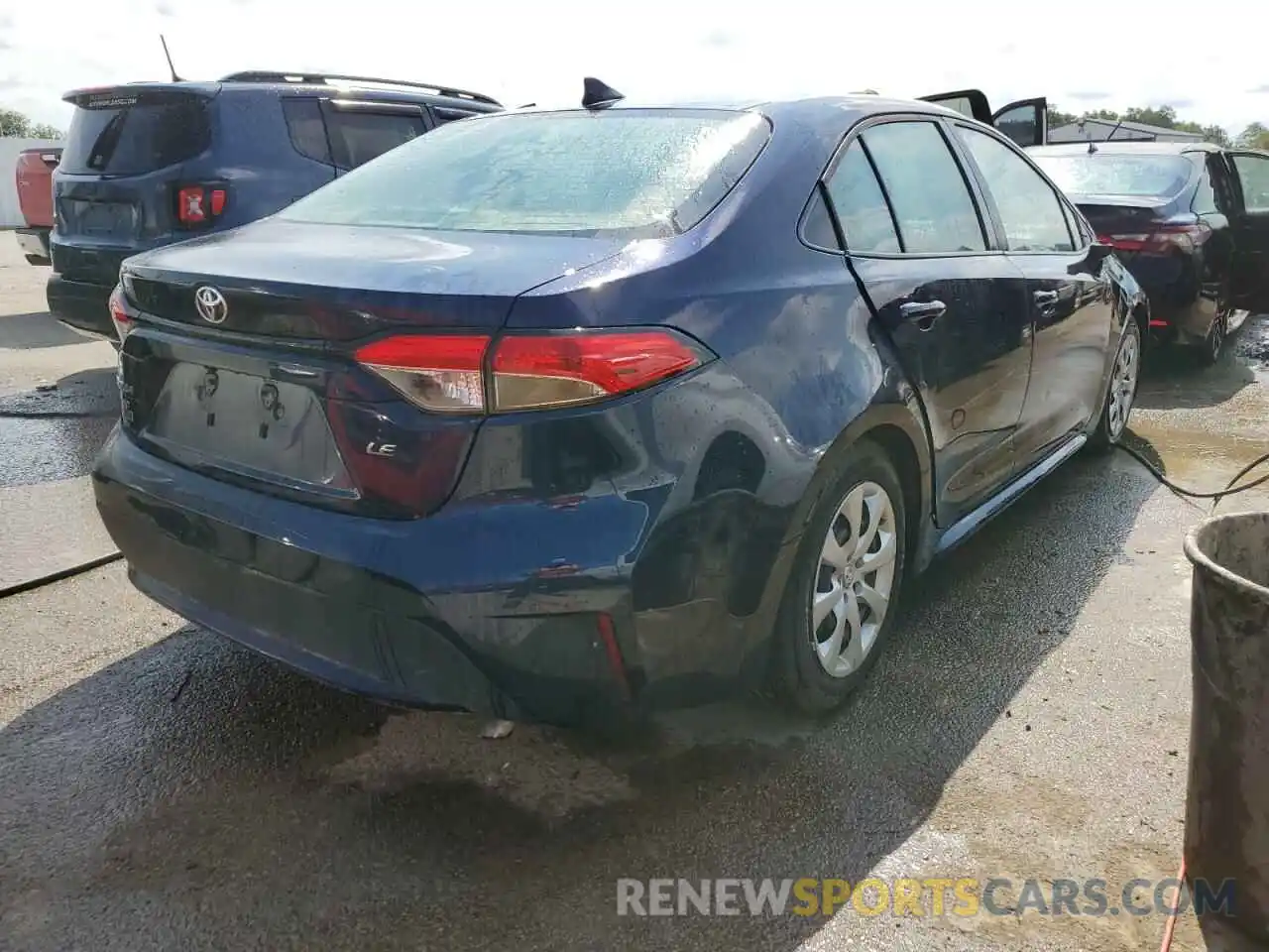 4 Photograph of a damaged car 5YFEPRAE5LP060513 TOYOTA COROLLA 2020