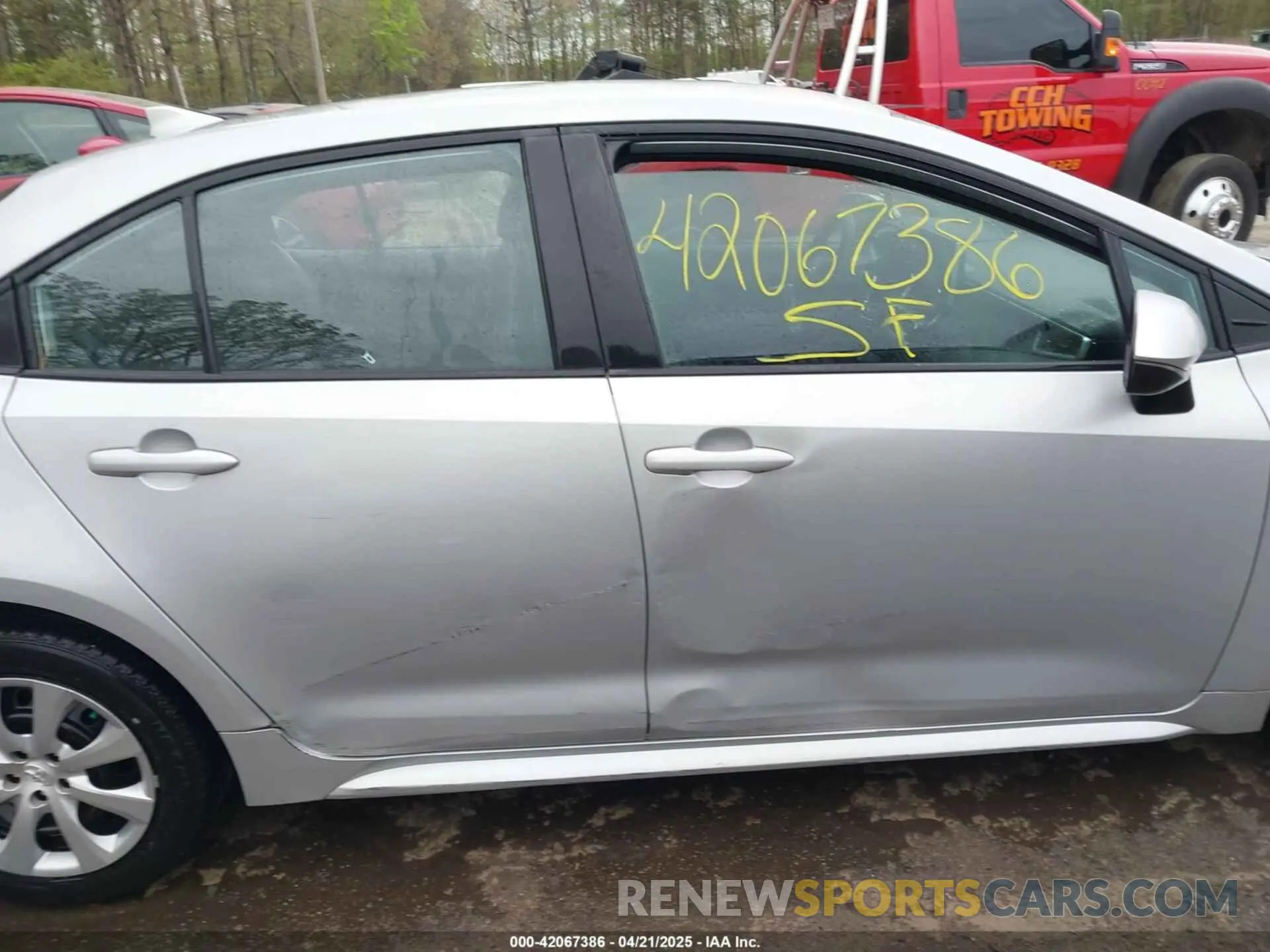 14 Photograph of a damaged car 5YFEPRAE5LP070006 TOYOTA COROLLA 2020