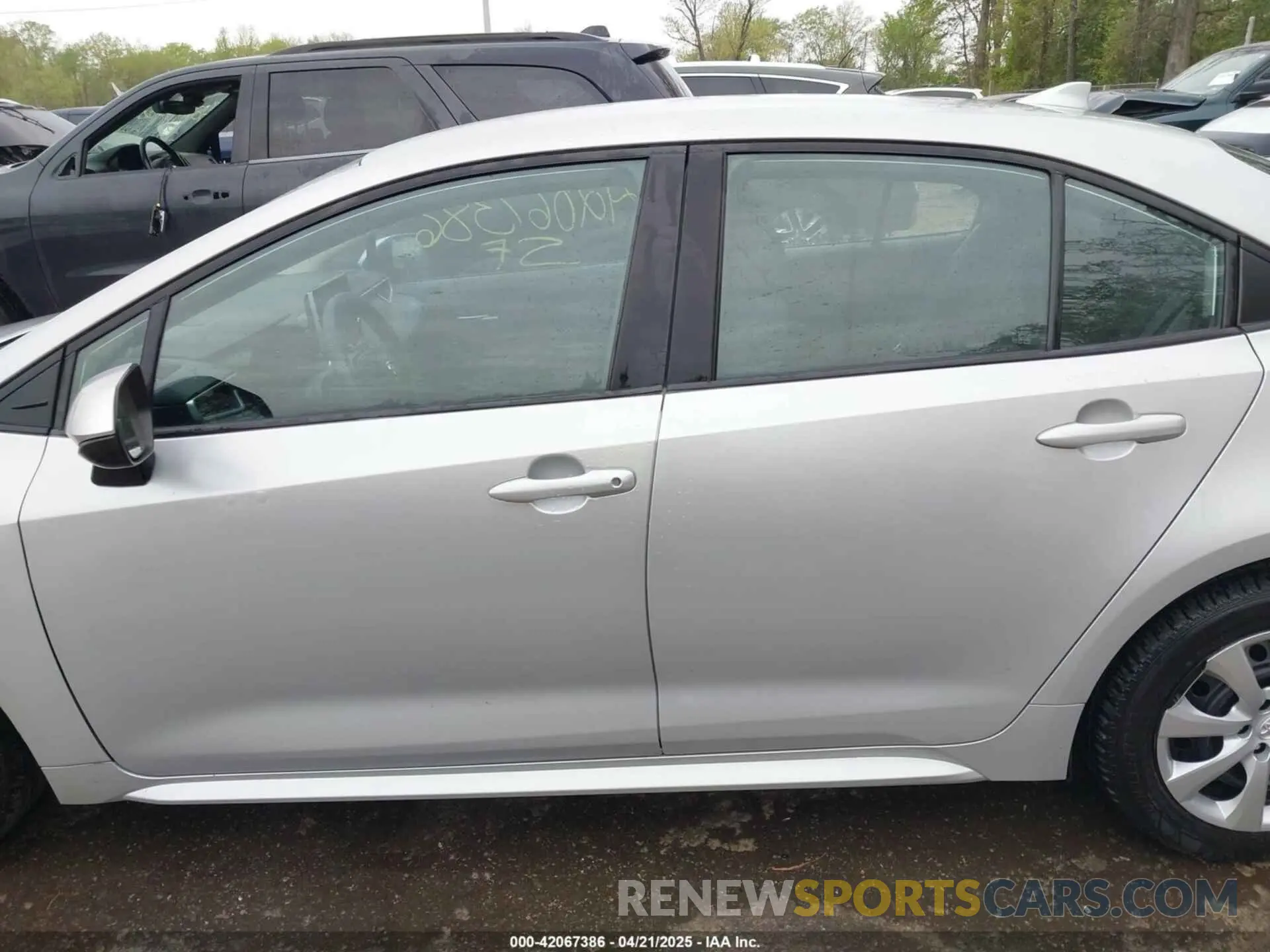 15 Photograph of a damaged car 5YFEPRAE5LP070006 TOYOTA COROLLA 2020