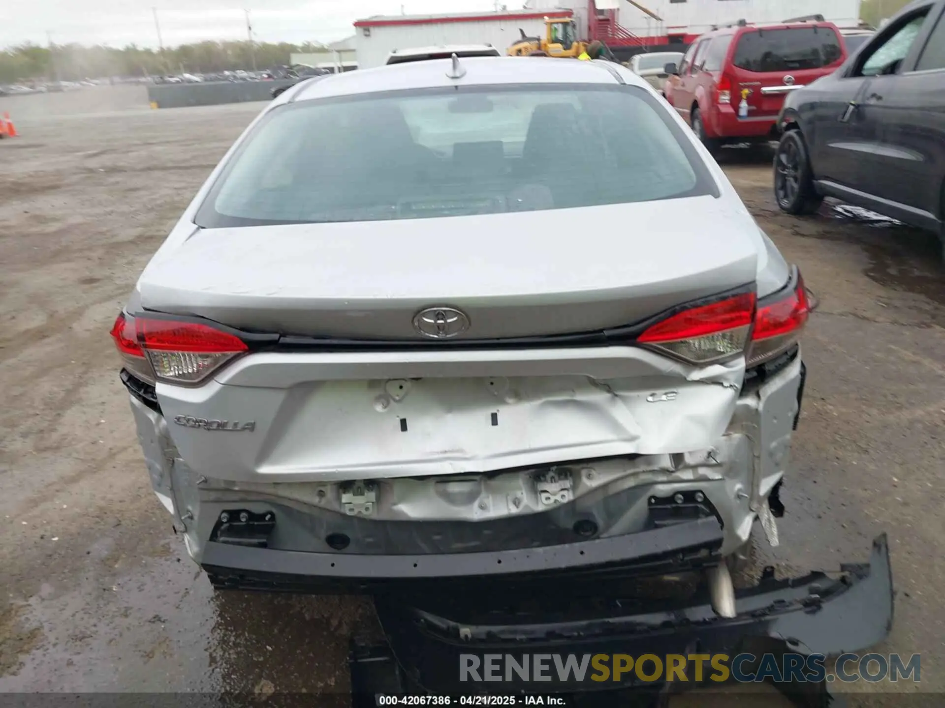 17 Photograph of a damaged car 5YFEPRAE5LP070006 TOYOTA COROLLA 2020