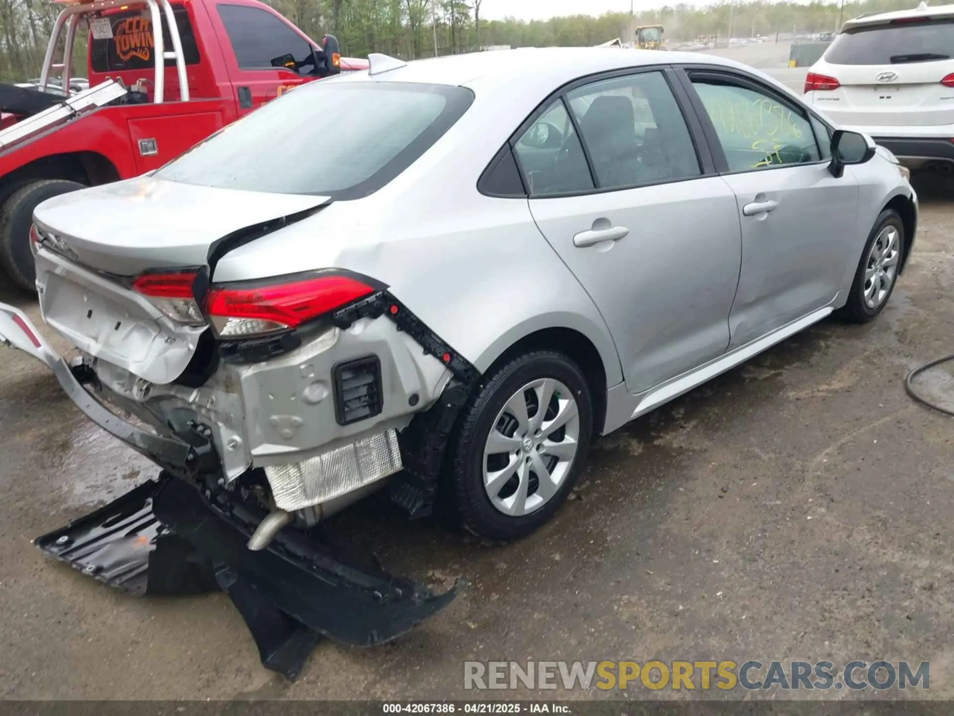 4 Photograph of a damaged car 5YFEPRAE5LP070006 TOYOTA COROLLA 2020