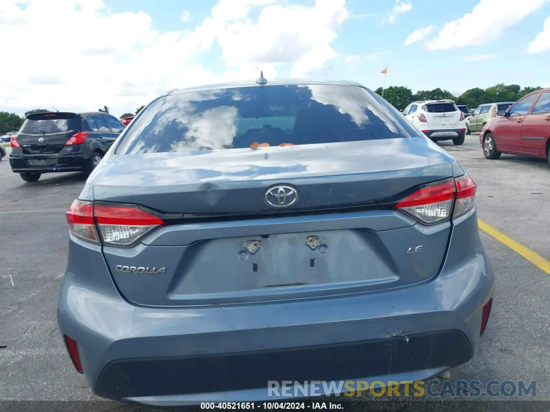 17 Photograph of a damaged car 5YFEPRAE5LP071933 TOYOTA COROLLA 2020