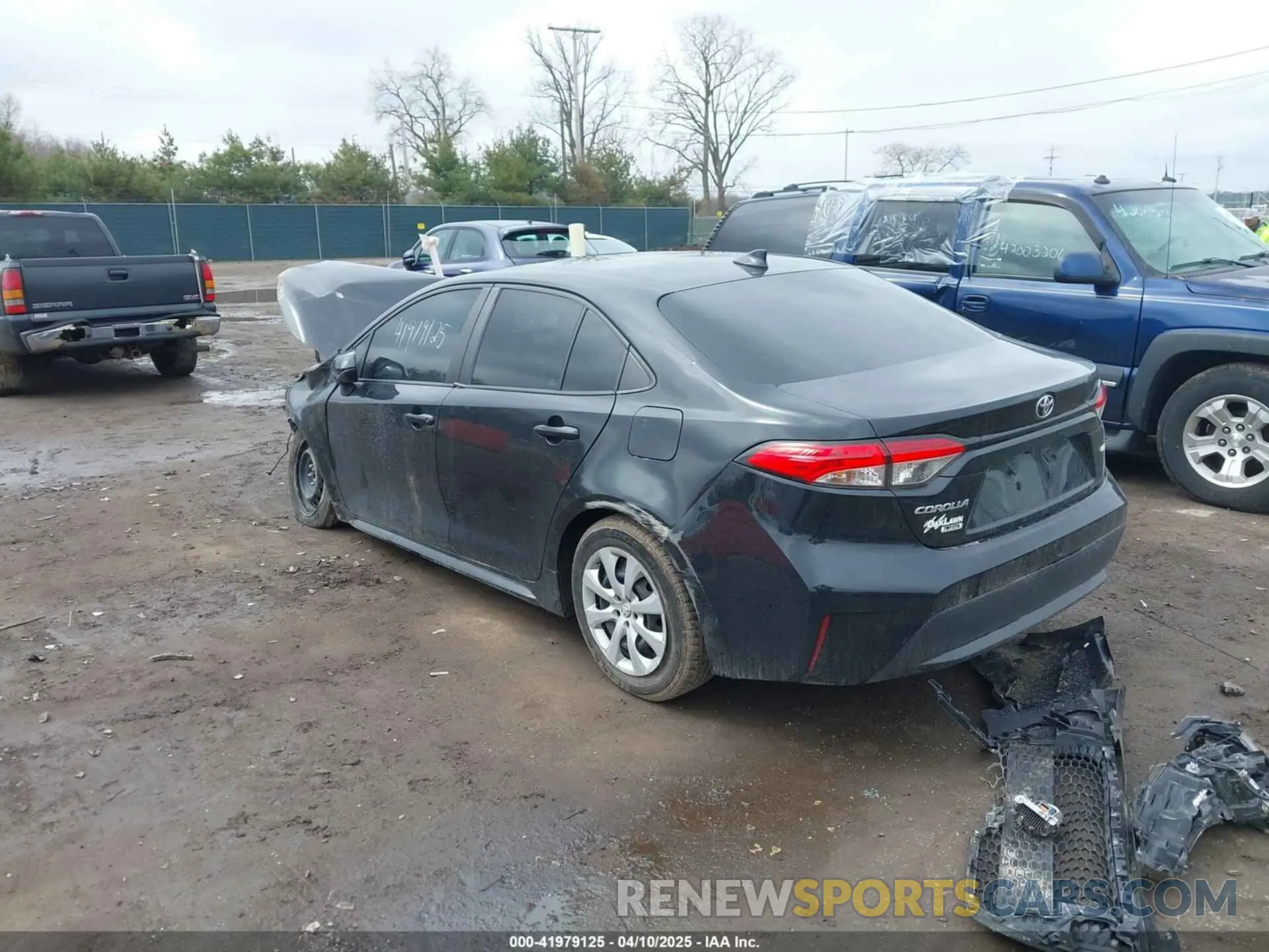 3 Photograph of a damaged car 5YFEPRAE5LP073276 TOYOTA COROLLA 2020