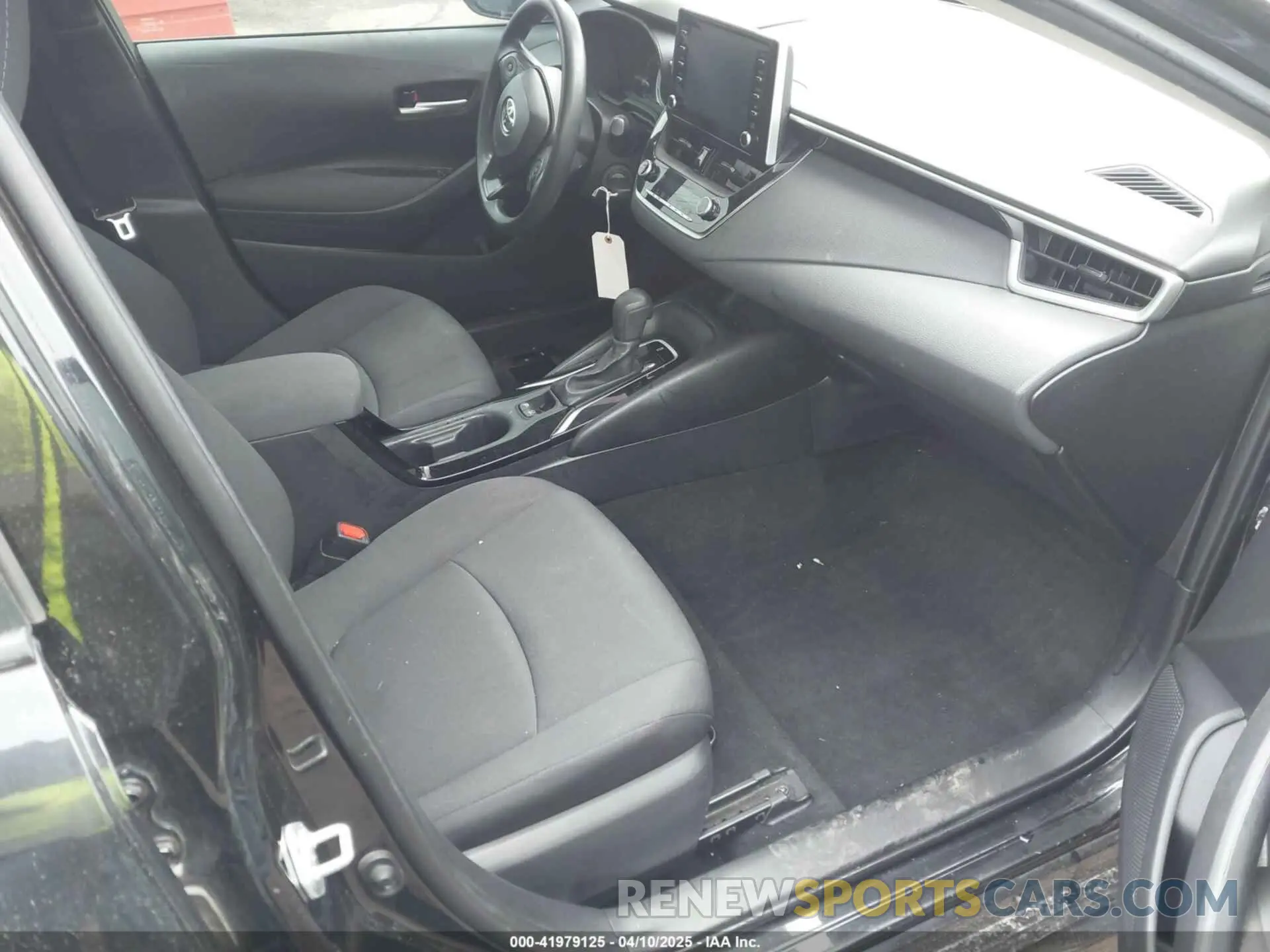 5 Photograph of a damaged car 5YFEPRAE5LP073276 TOYOTA COROLLA 2020