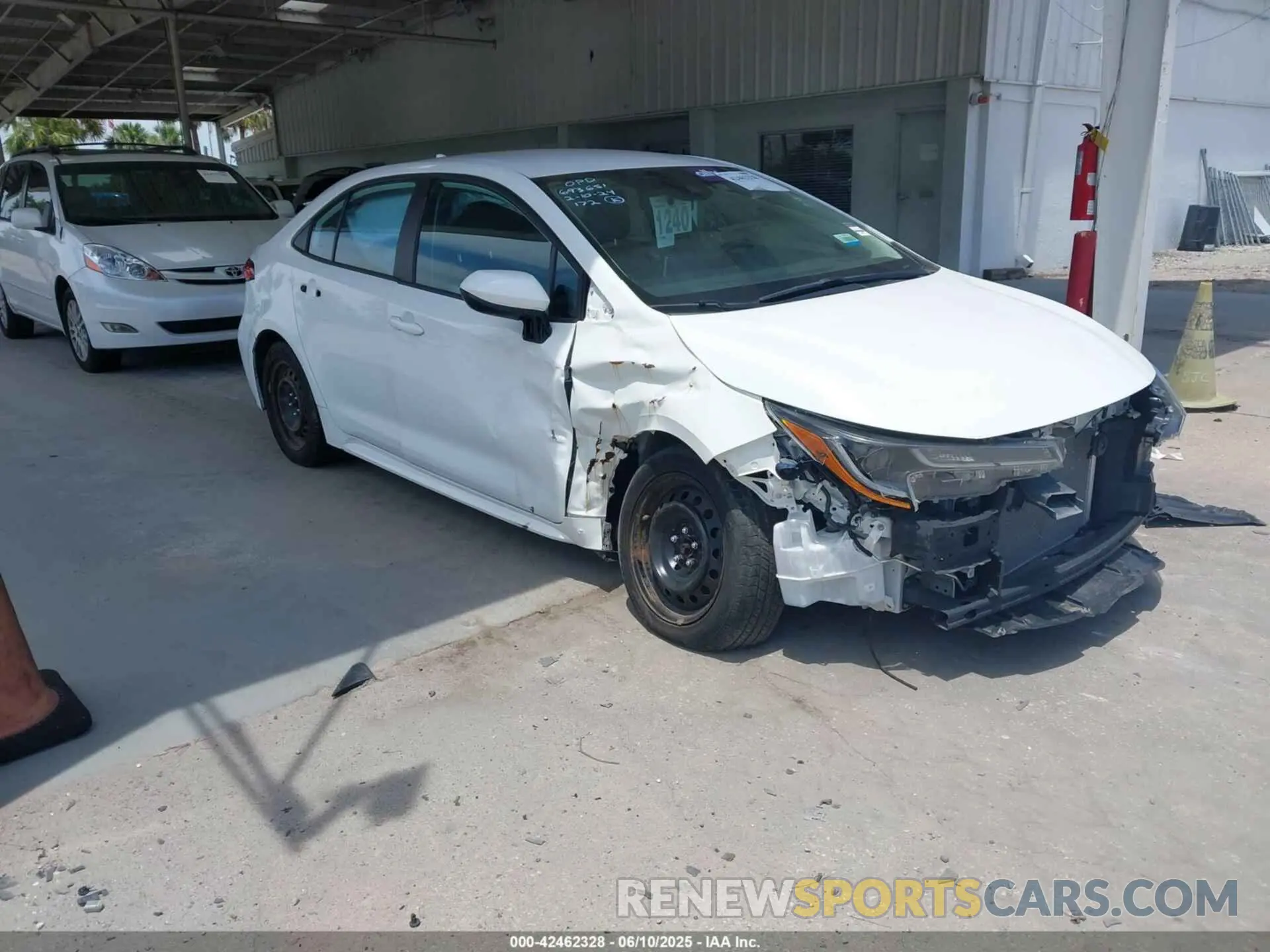 1 Photograph of a damaged car 5YFEPRAE5LP074282 TOYOTA COROLLA 2020