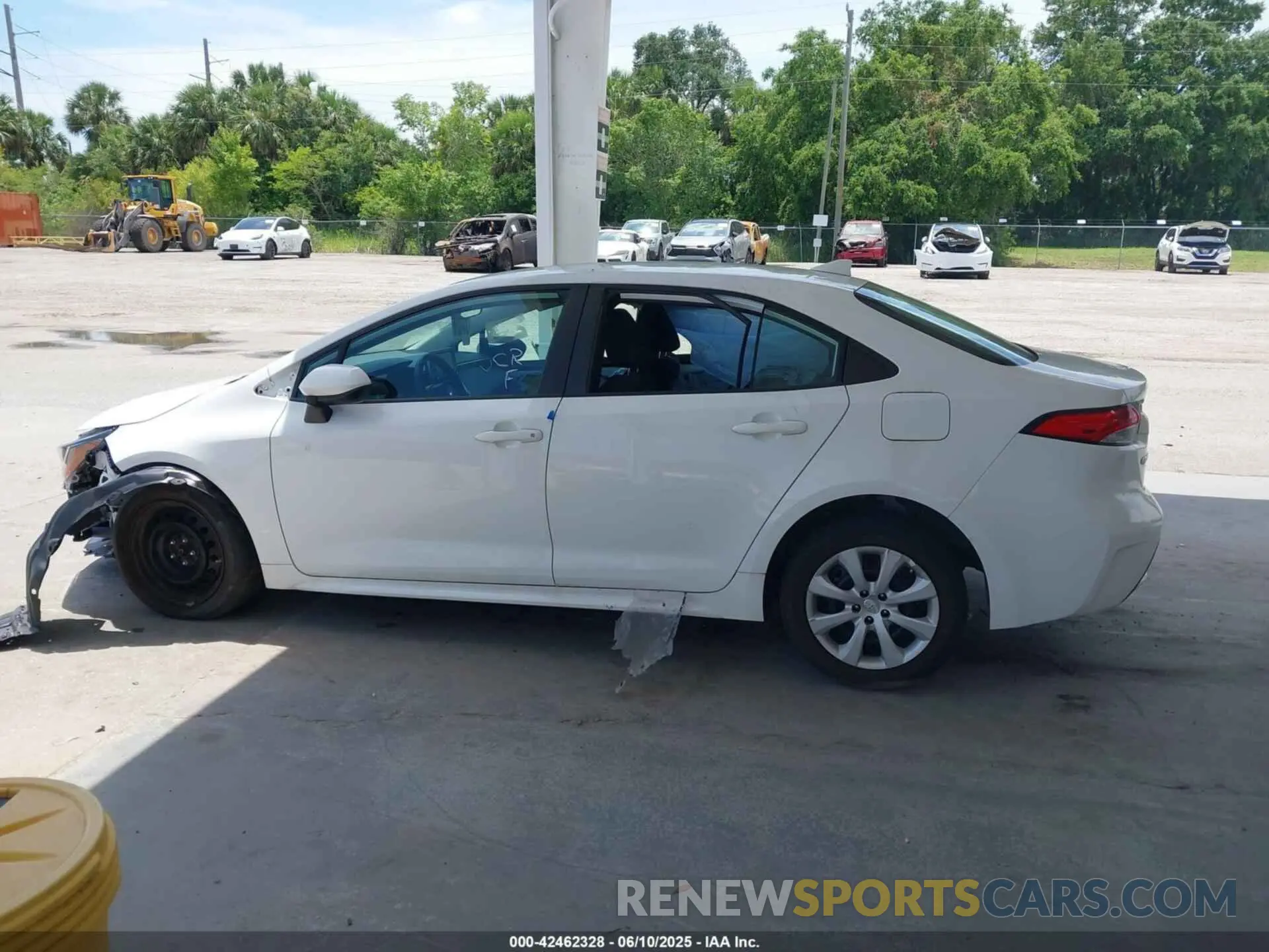 15 Photograph of a damaged car 5YFEPRAE5LP074282 TOYOTA COROLLA 2020