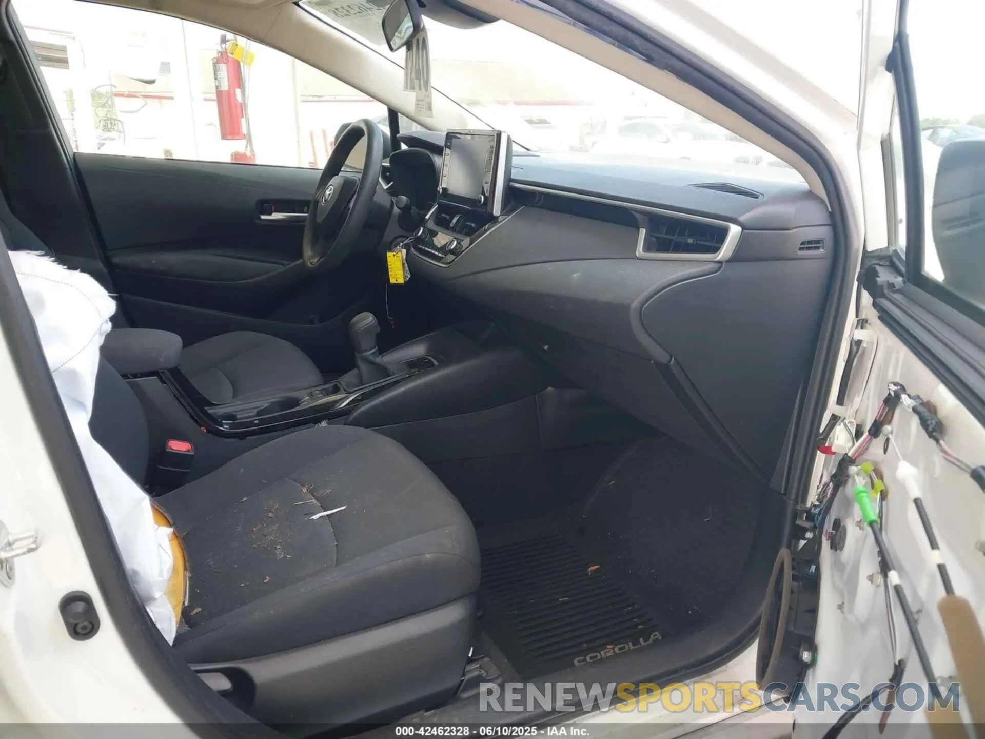 5 Photograph of a damaged car 5YFEPRAE5LP074282 TOYOTA COROLLA 2020