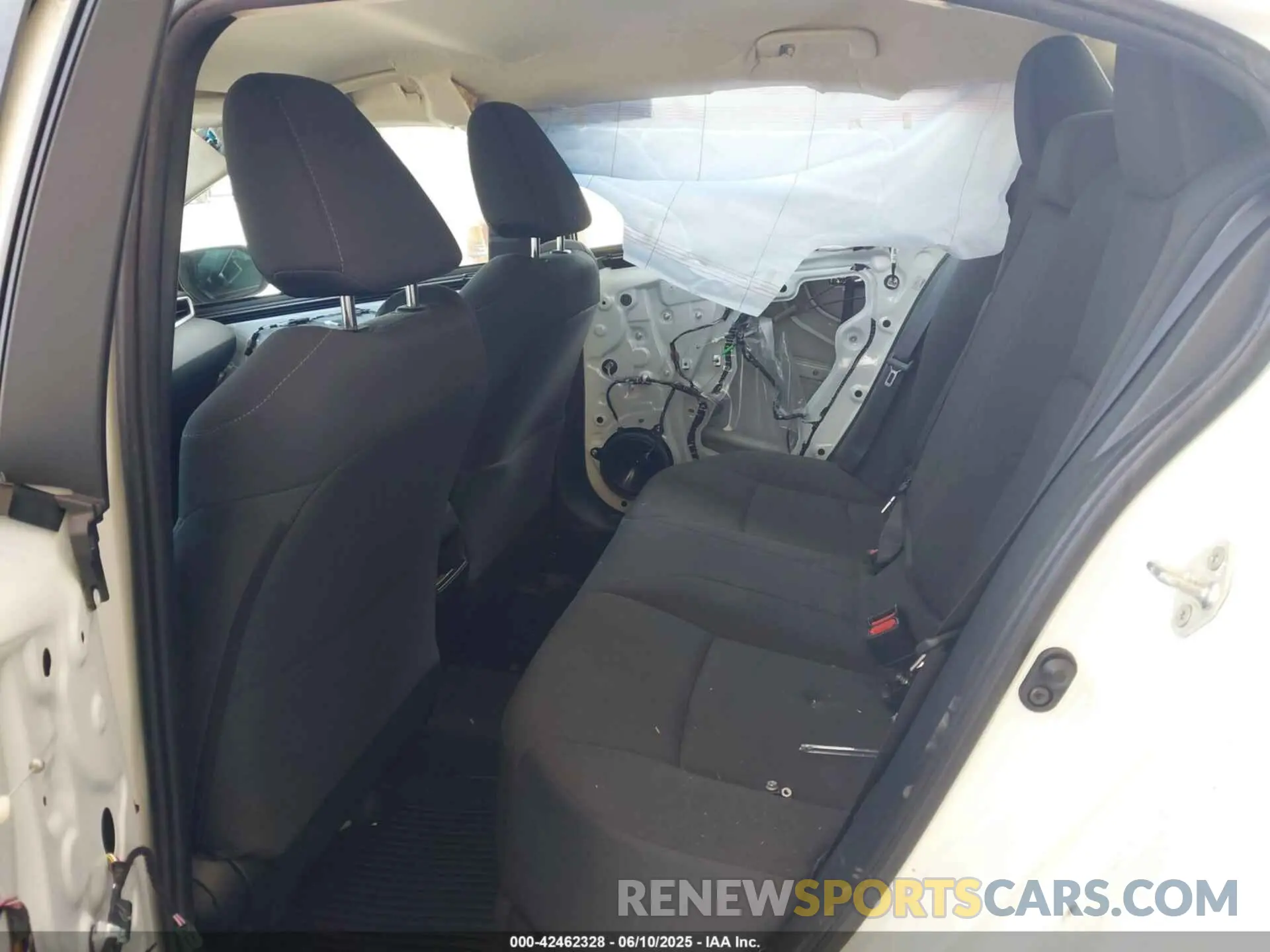 8 Photograph of a damaged car 5YFEPRAE5LP074282 TOYOTA COROLLA 2020