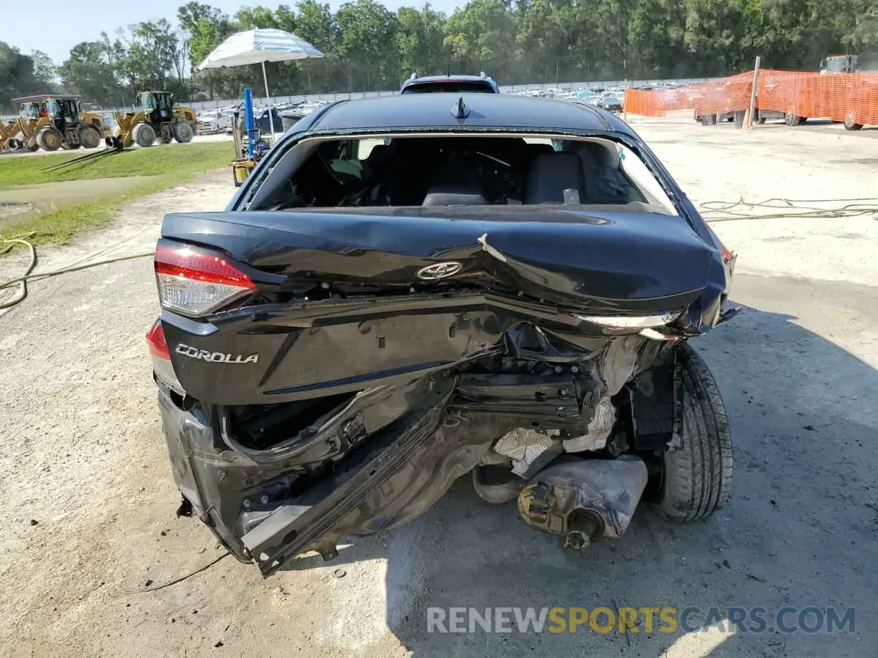 6 Photograph of a damaged car 5YFEPRAE5LP076386 TOYOTA COROLLA 2020