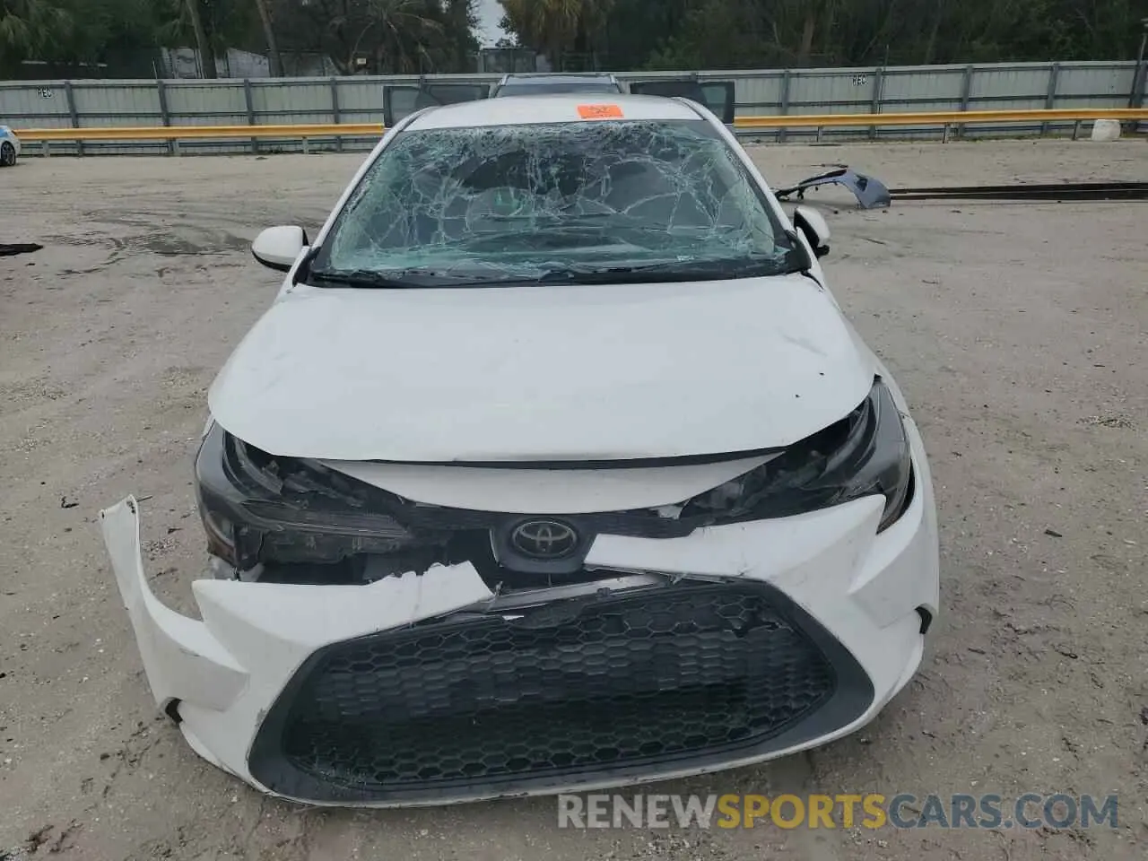 5 Photograph of a damaged car 5YFEPRAE5LP076887 TOYOTA COROLLA 2020