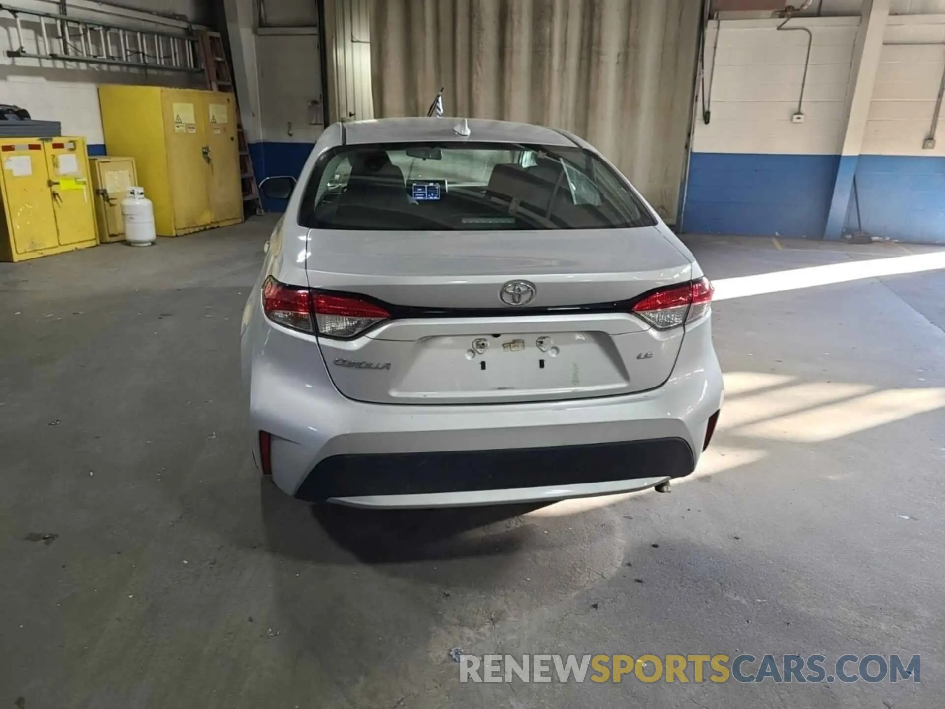 1 Photograph of a damaged car 5YFEPRAE5LP091261 TOYOTA COROLLA 2020