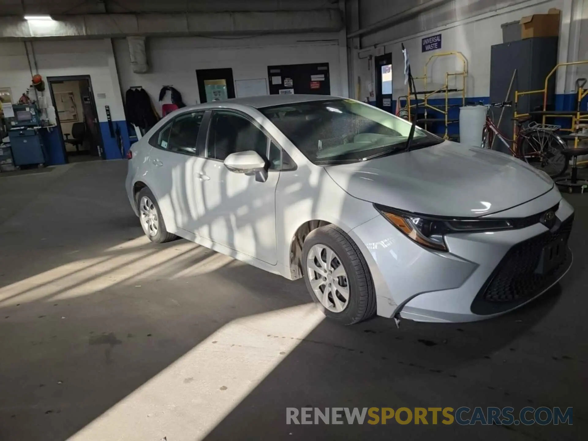 2 Photograph of a damaged car 5YFEPRAE5LP091261 TOYOTA COROLLA 2020